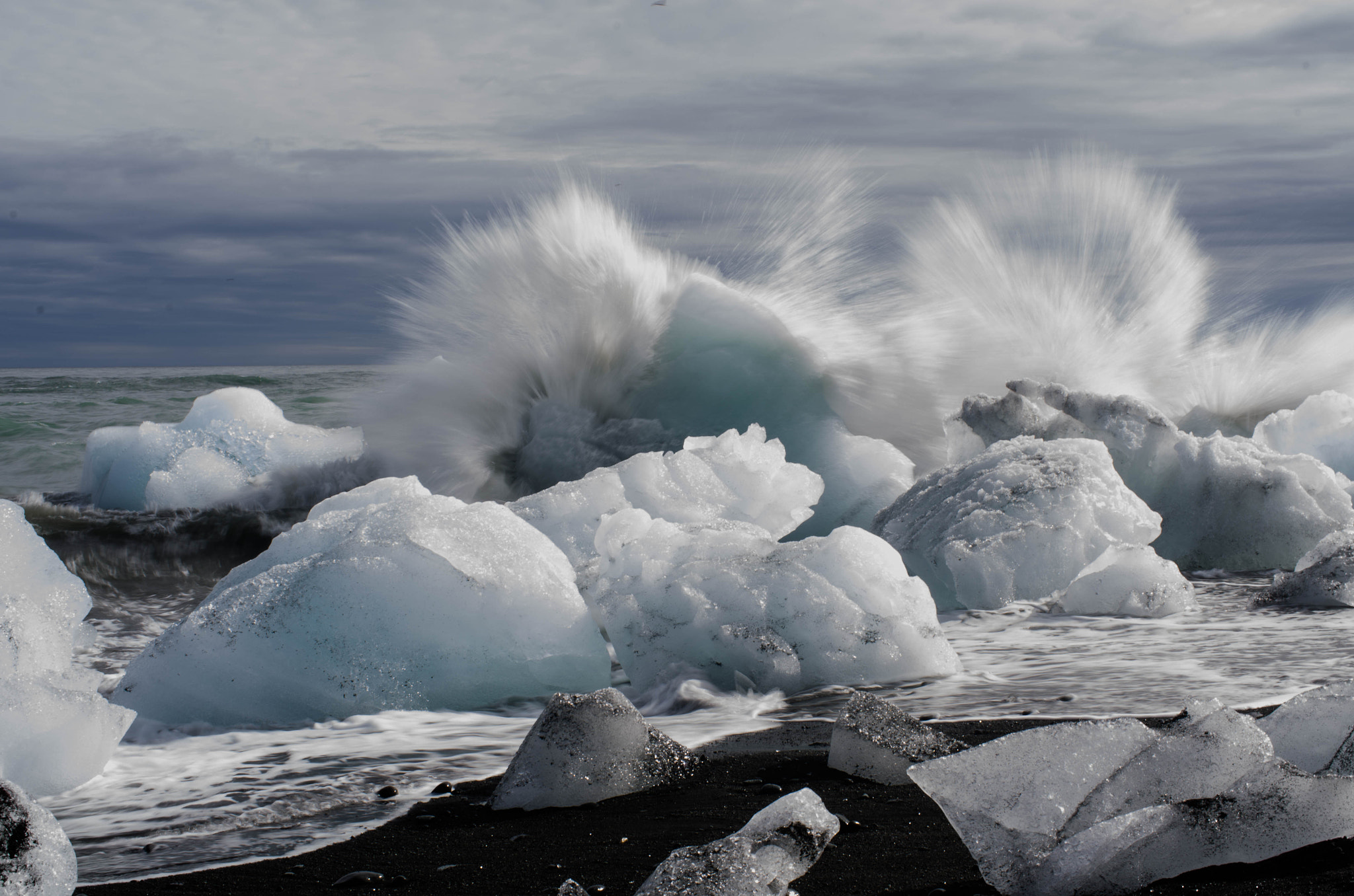 Pentax smc DA 35mm F2.8 Macro Limited sample photo. Surge at jökulsarlon, island photography