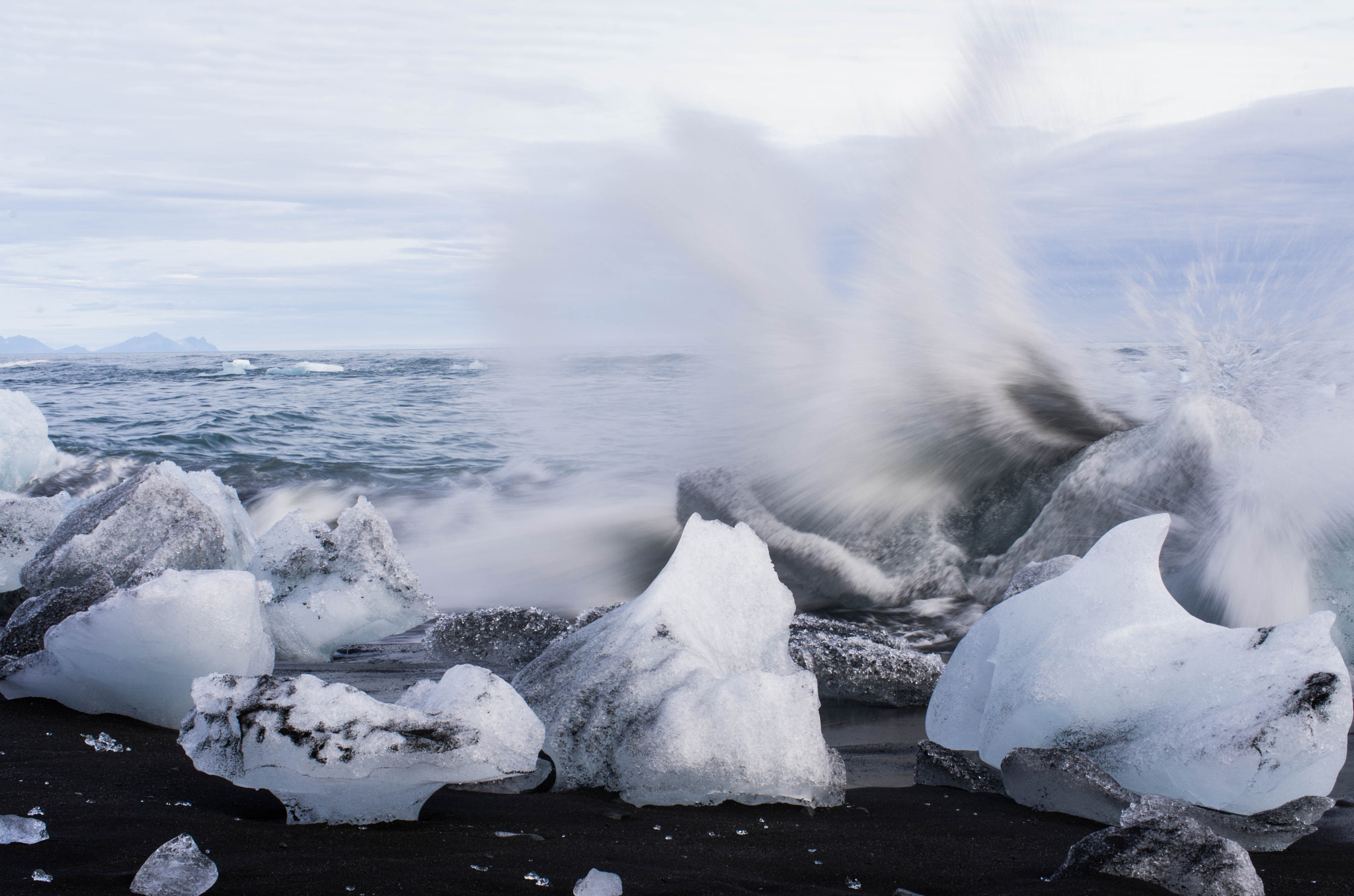 Pentax smc DA 35mm F2.8 Macro Limited sample photo. Surge at jökulsarlon, island photography