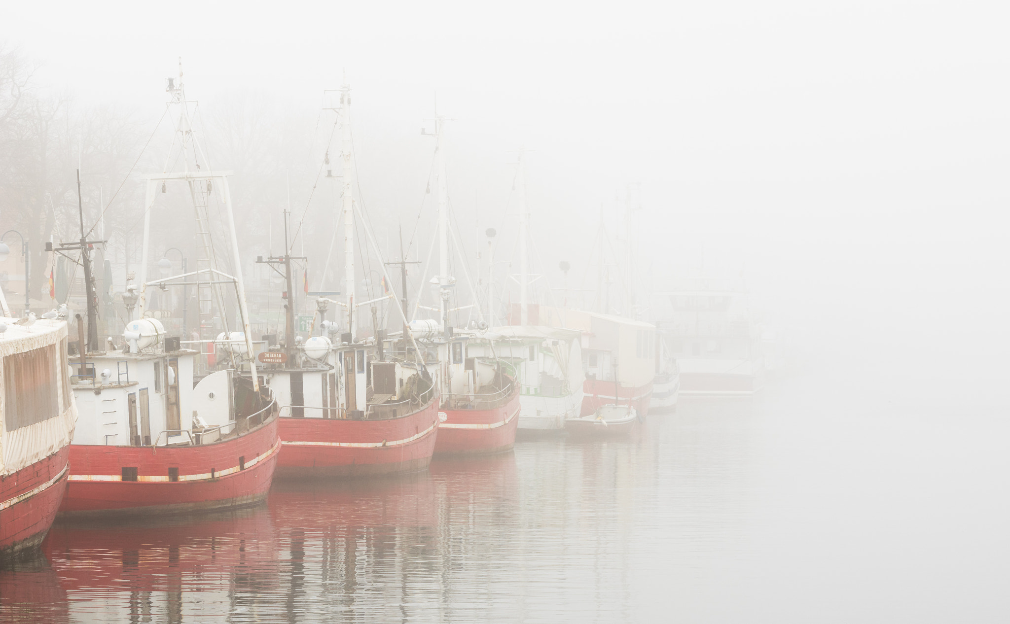 Pentax smc DA* 60-250mm F4.0 ED (IF) SDM sample photo. Fishing boats in the fog photography