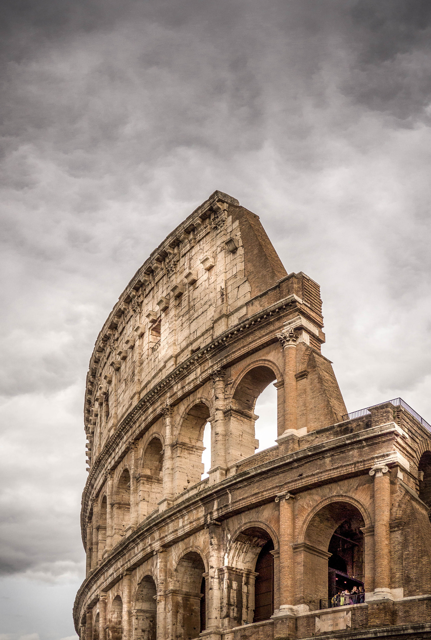 Olympus OM-D E-M10 + Panasonic Lumix G 20mm F1.7 ASPH sample photo. Colosseum rome, where time stood still. photography
