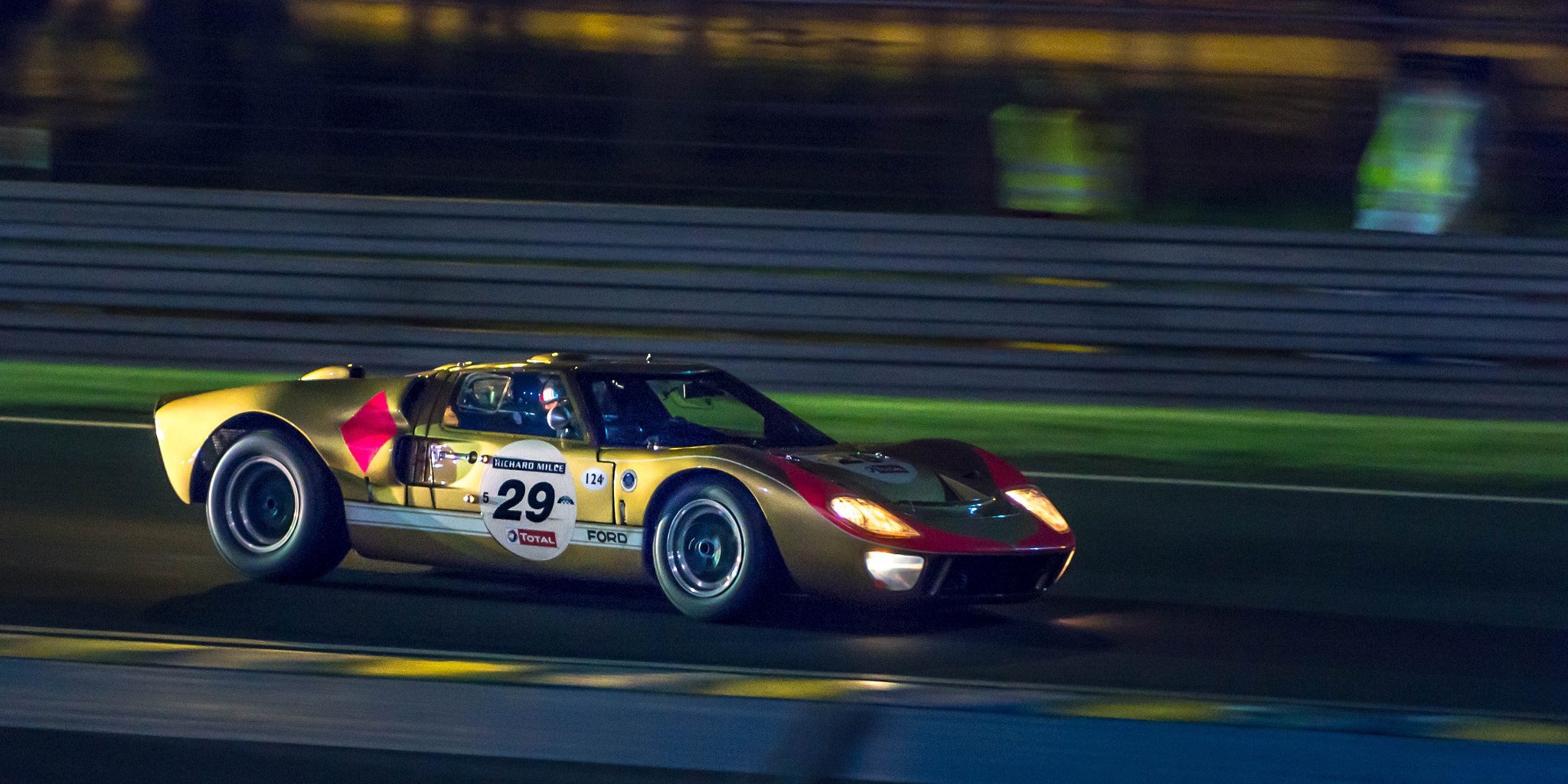 Pentax smc DA* 60-250mm F4.0 ED (IF) SDM sample photo. Ford gt40 mkii (1966) - le mans classic 2012 photography