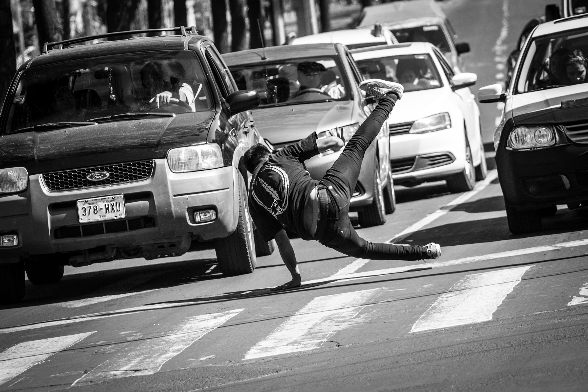 Canon EOS 700D (EOS Rebel T5i / EOS Kiss X7i) + Canon EF 70-200mm F4L USM sample photo. Solo en mi ciudad photography