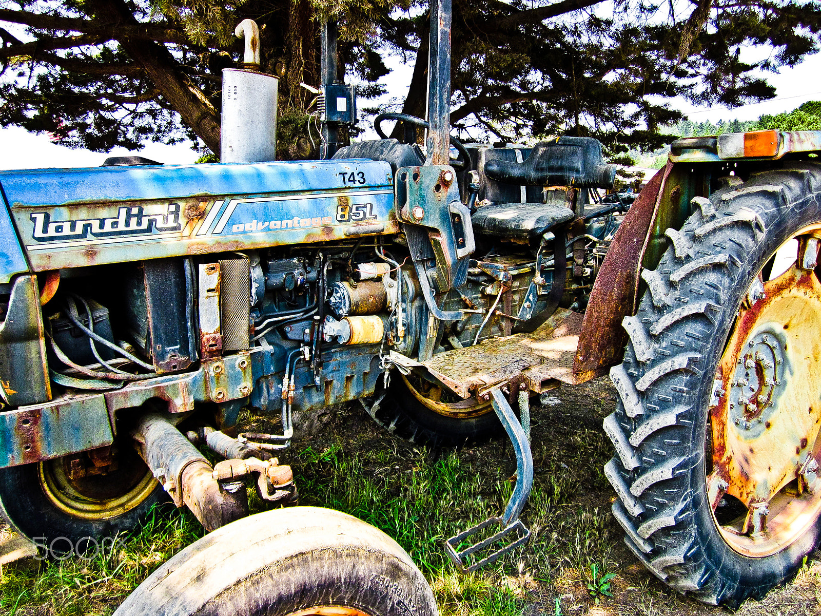 Canon PowerShot SD1300 IS (IXUS 105 / IXY 200F) sample photo. Tractor photography