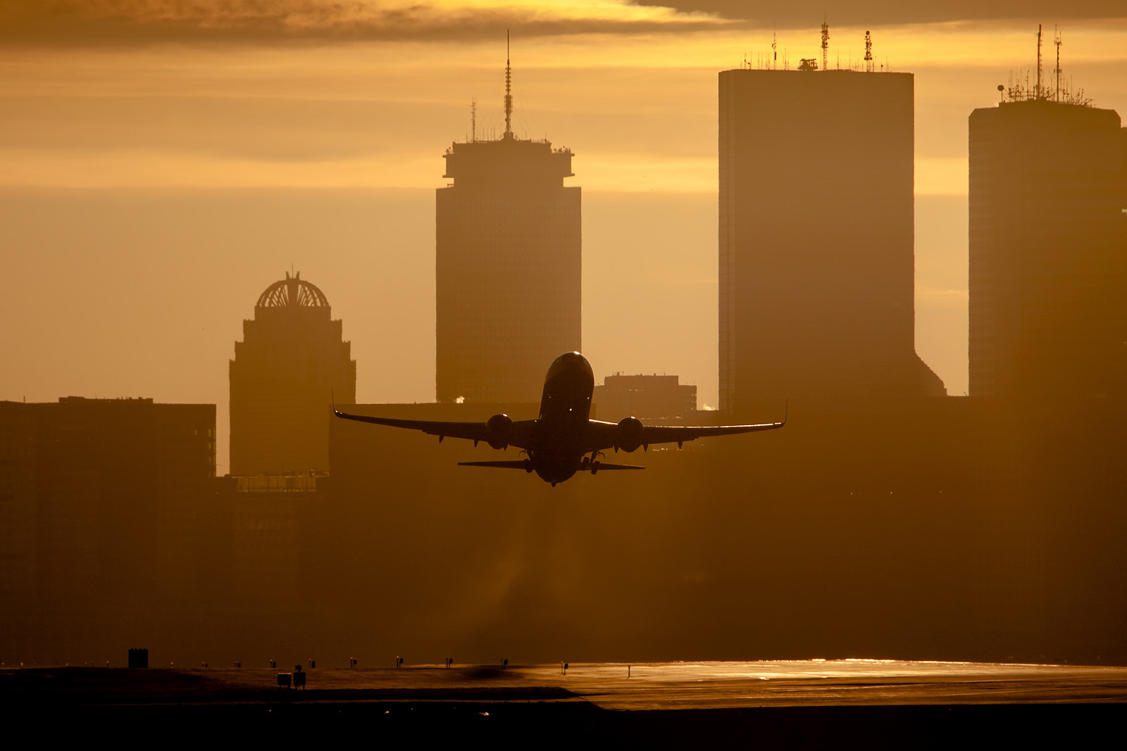 Canon EOS 40D + Canon EF 70-300mm F4-5.6L IS USM sample photo. Sunset departure photography