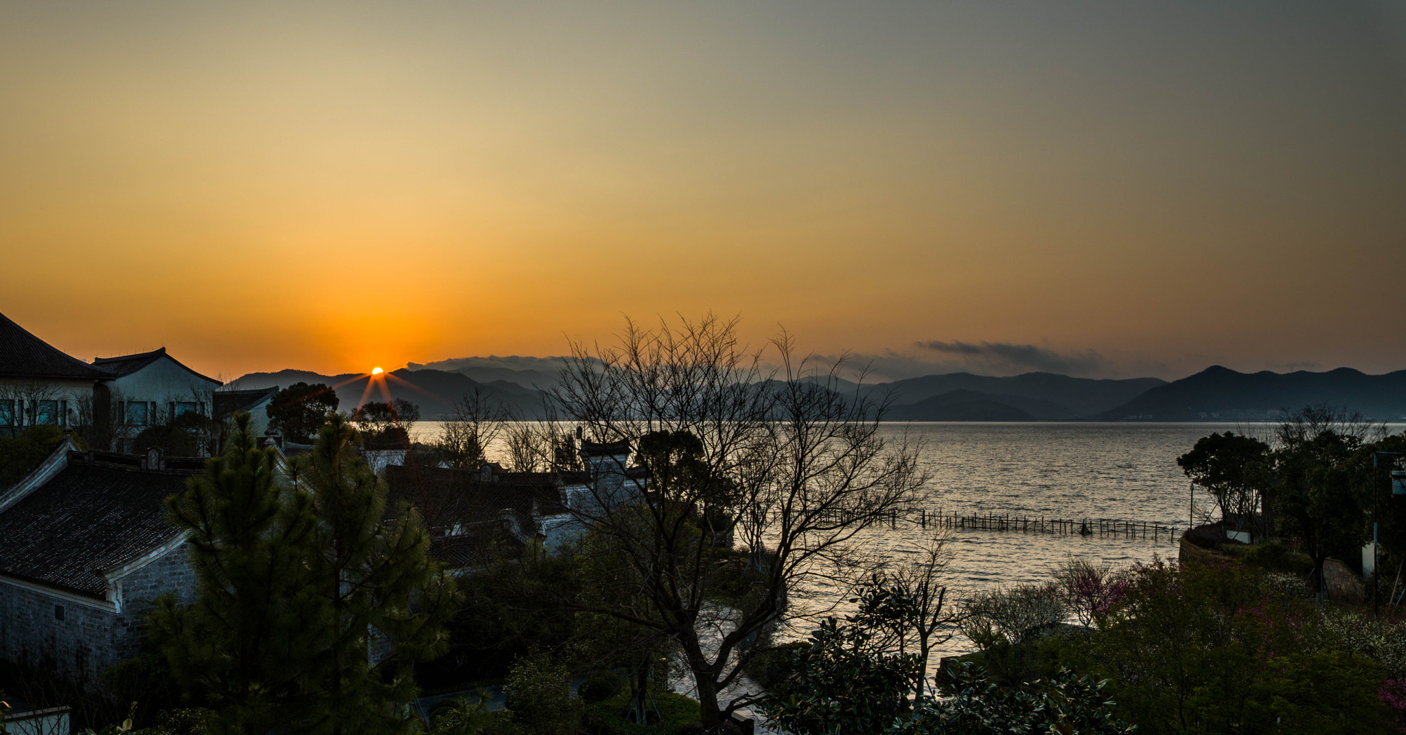 HCD 24 sample photo. Sunrising on the lake dong qian photography