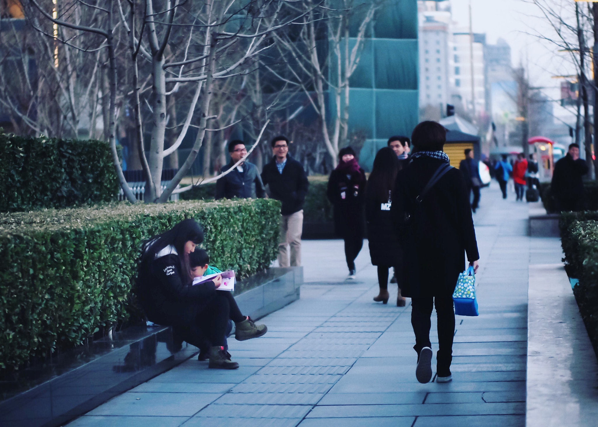 Panasonic Leica DG Nocticron 42.5mm F1.2 ASPH OIS sample photo. Reading photography