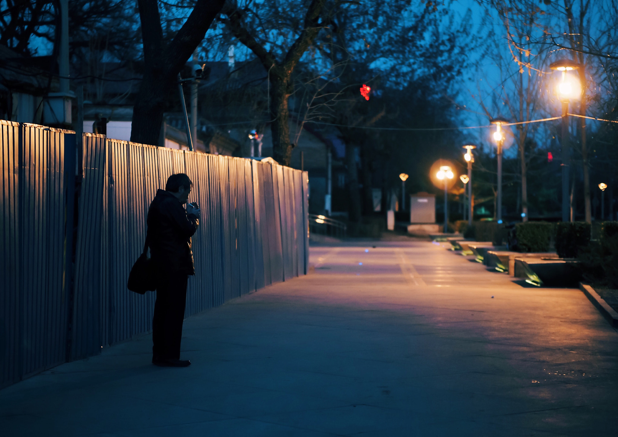 Olympus PEN E-P5 + Panasonic Leica DG Nocticron 42.5mm F1.2 ASPH OIS sample photo. Smoking photography