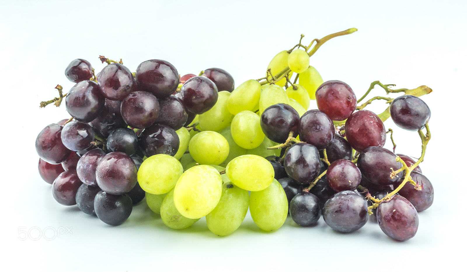 Sony a7 II + Sigma 30mm F2.8 EX DN sample photo. Grape with white background photography