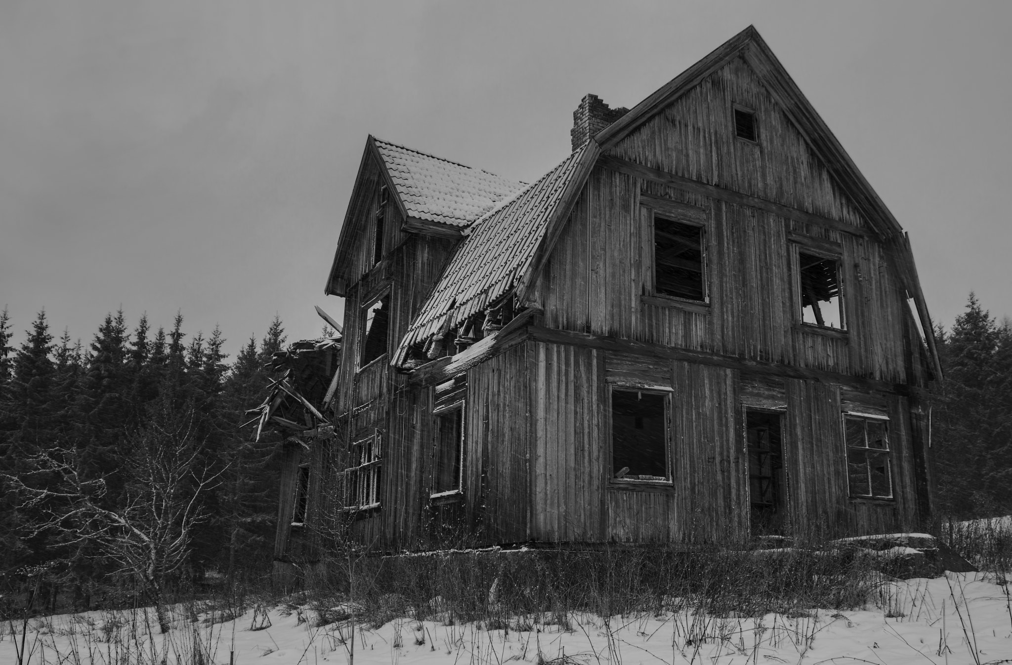 Pentax smc DA 16-45mm F4 ED AL sample photo. Abandoned house photography