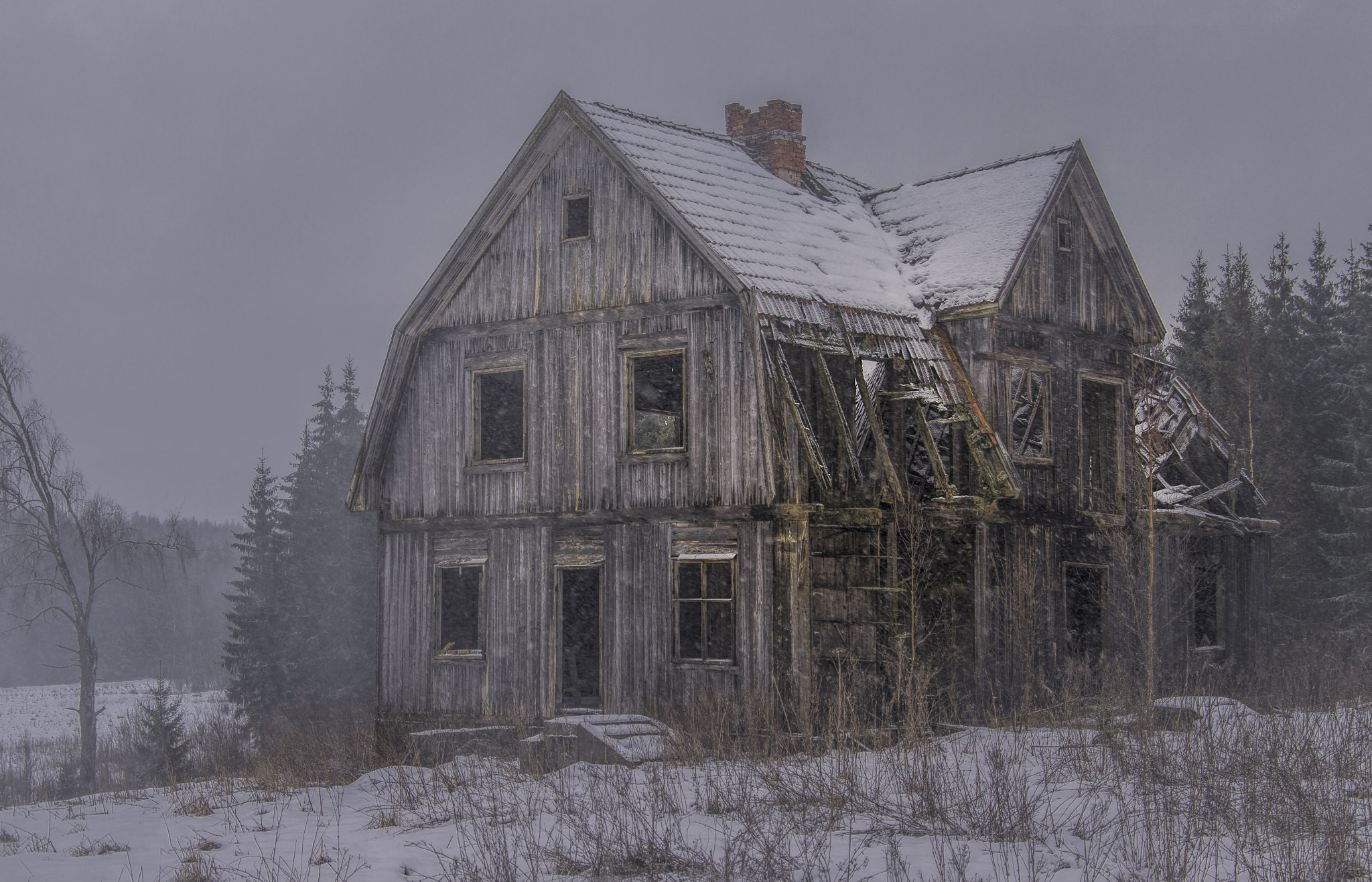 Pentax smc DA 16-45mm F4 ED AL sample photo. Abandoned house photography
