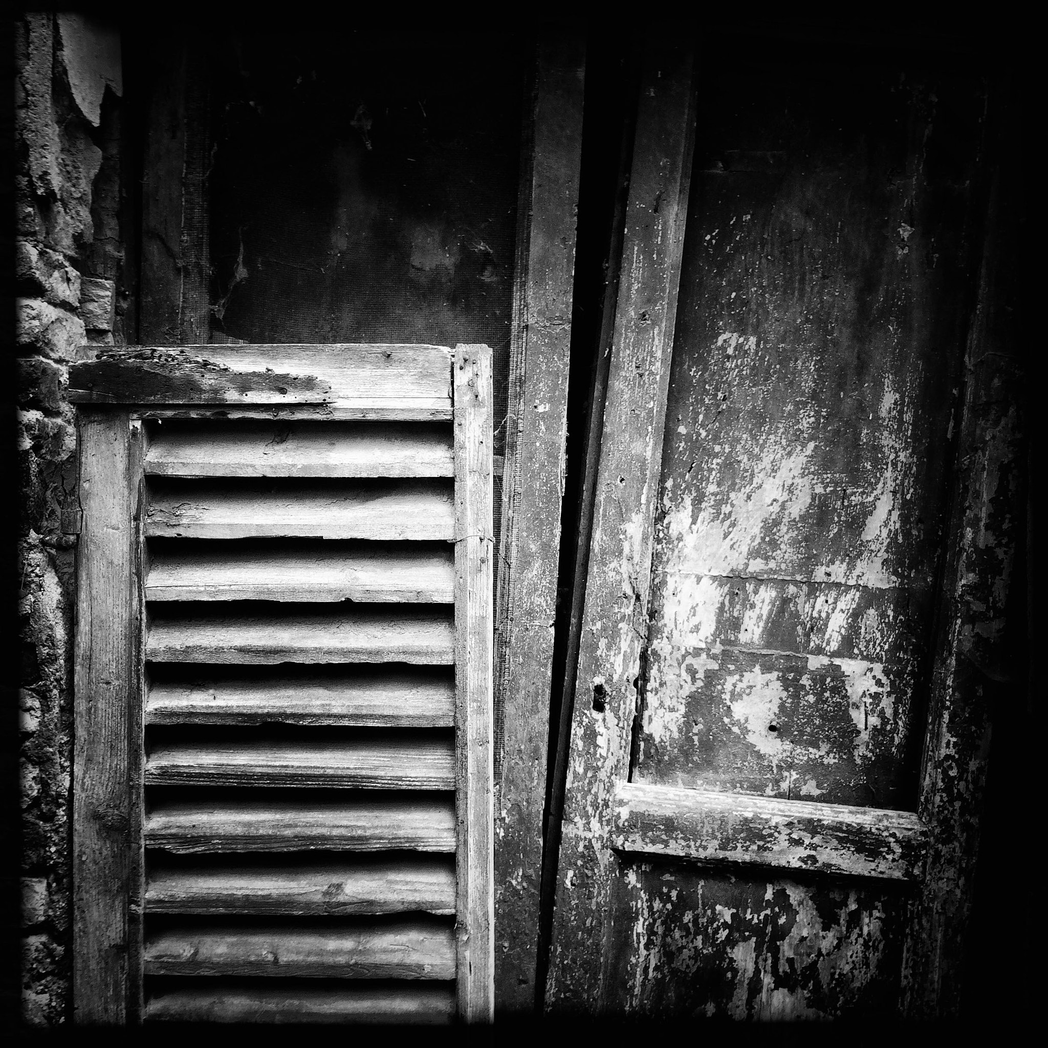 Hipstamatic 311 sample photo. Broken door photography