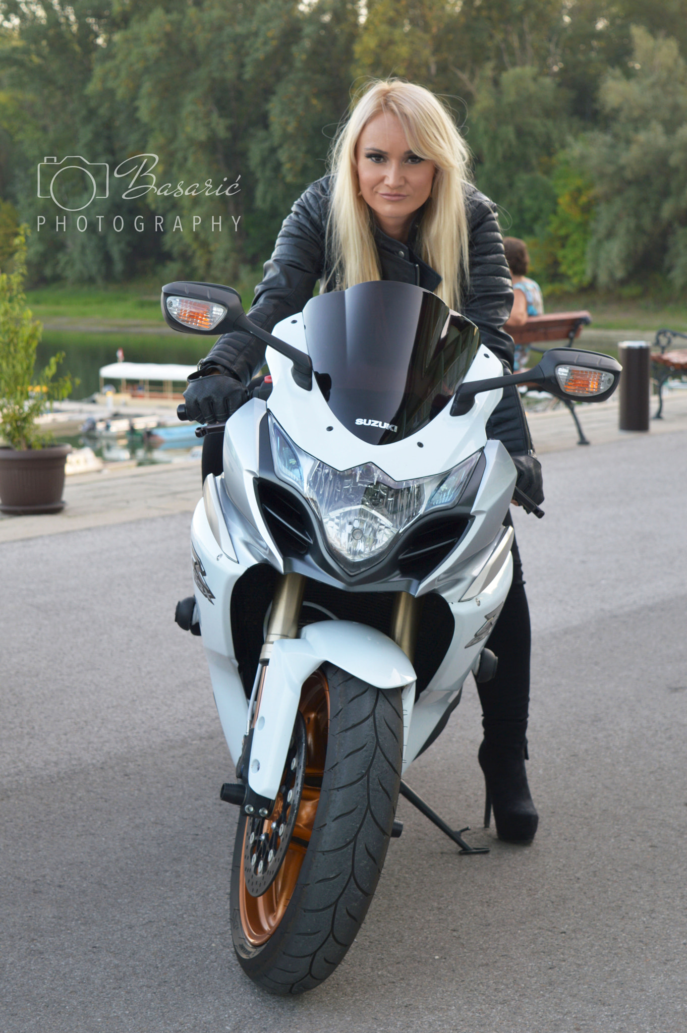 Nikon D3200 + AF Nikkor 20mm f/2.8 sample photo. Girl on the motorcycle photography