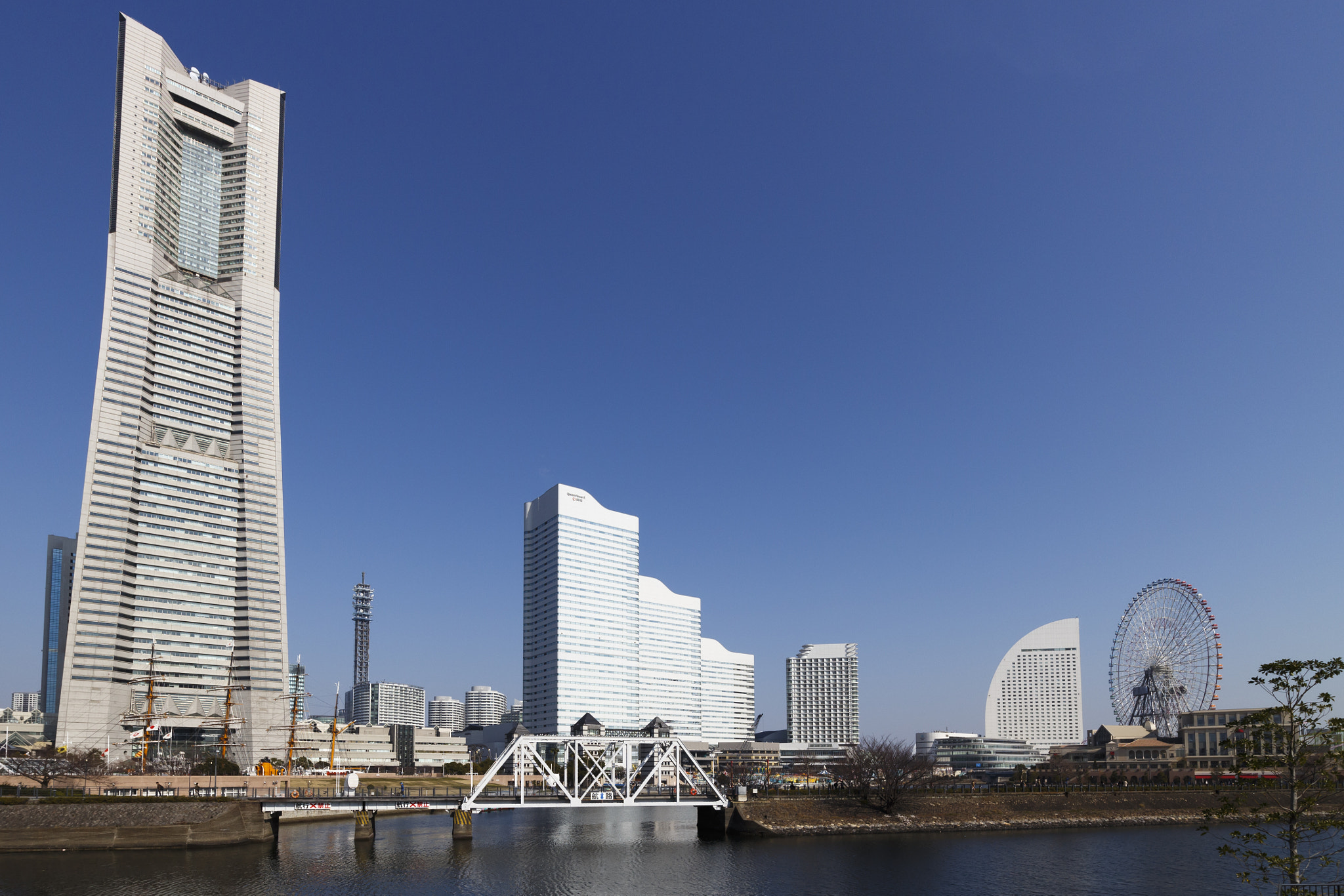 Canon EOS M2 sample photo. The minatomirai, yokohama photography