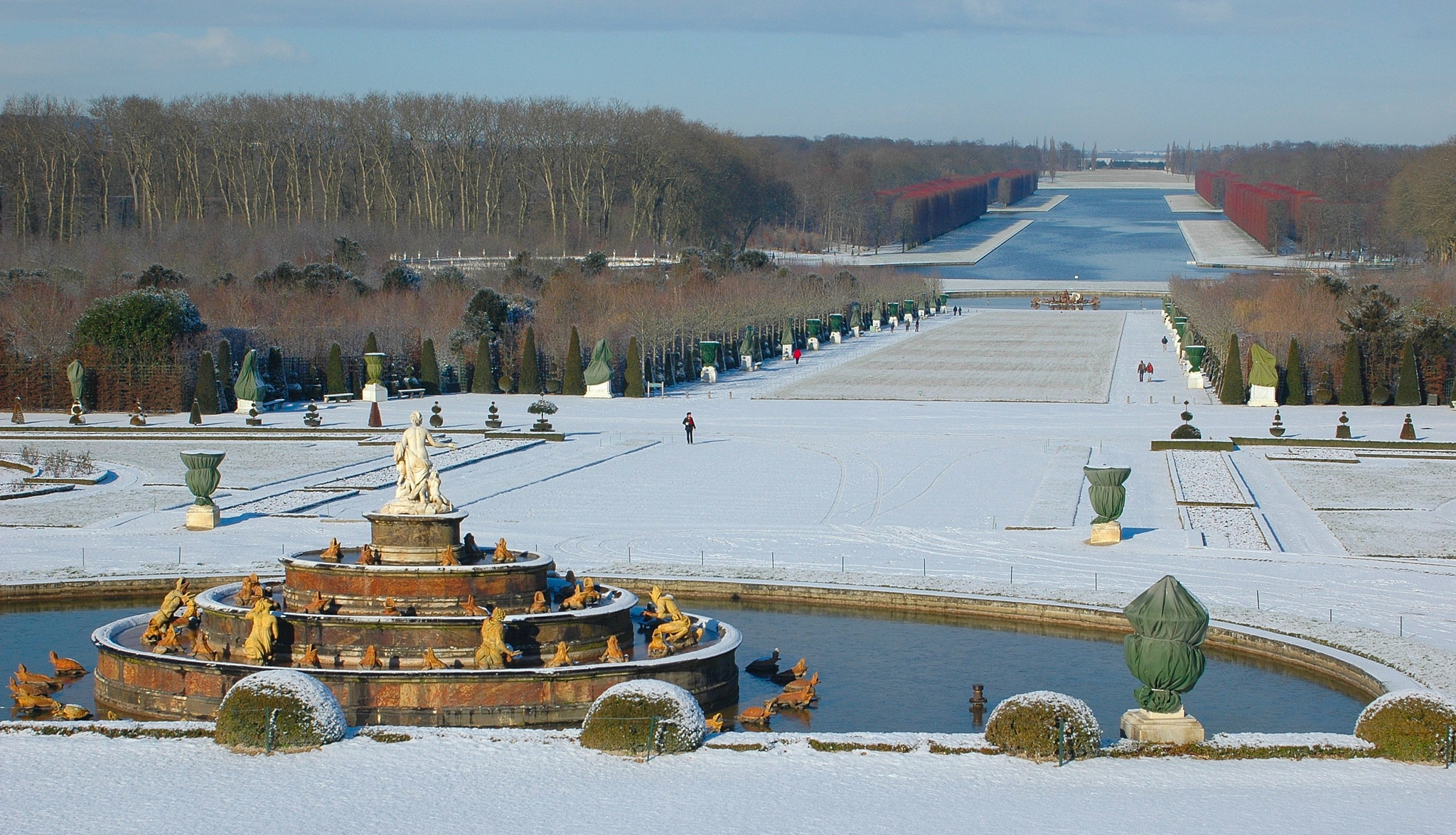 Nikon D70s + AF Zoom-Nikkor 28-85mm f/3.5-4.5 sample photo. Snow in versailles photography