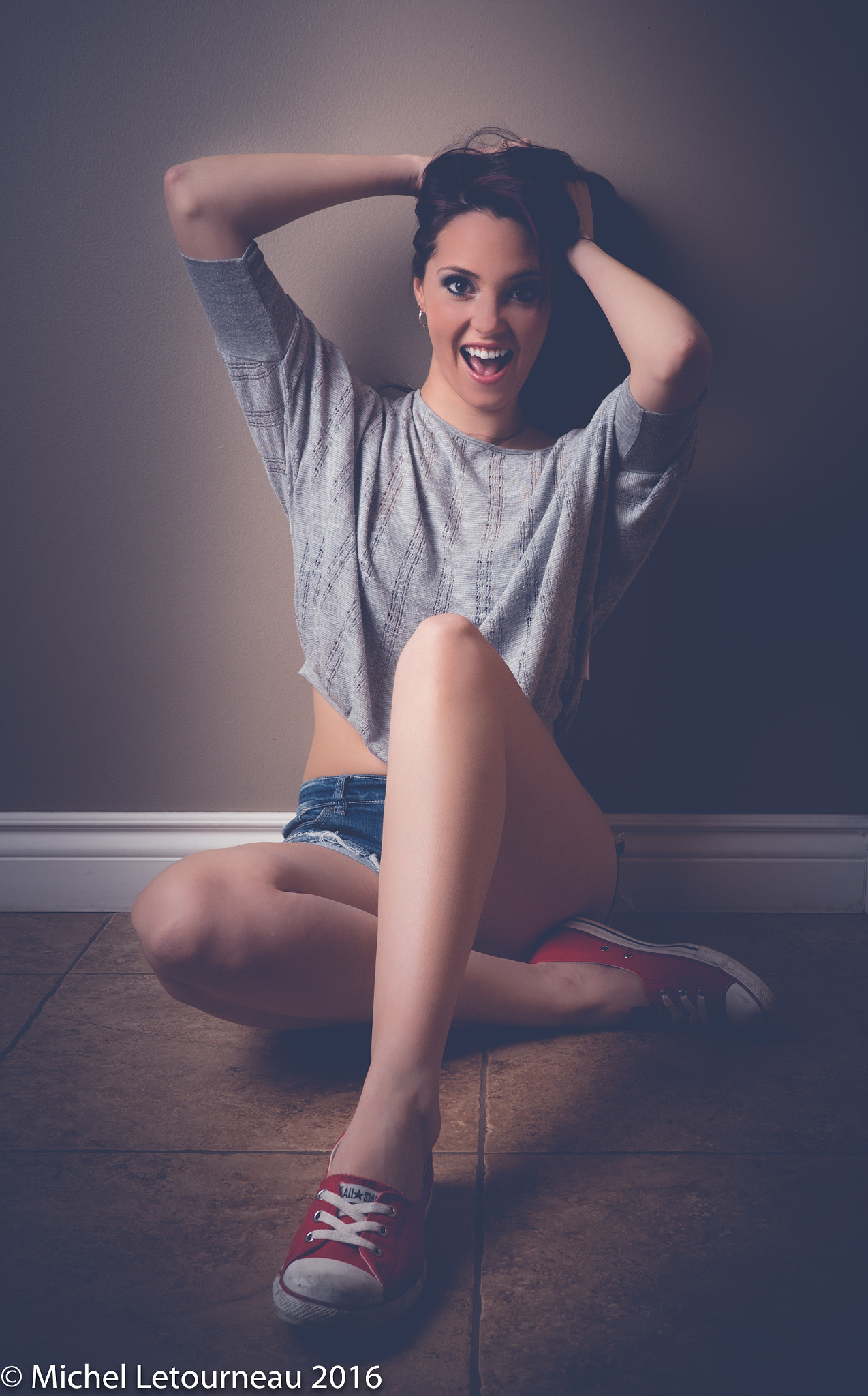 Olympus OM-D E-M5 II + LUMIX G 20/F1.7 II sample photo. Fun in my converse photography