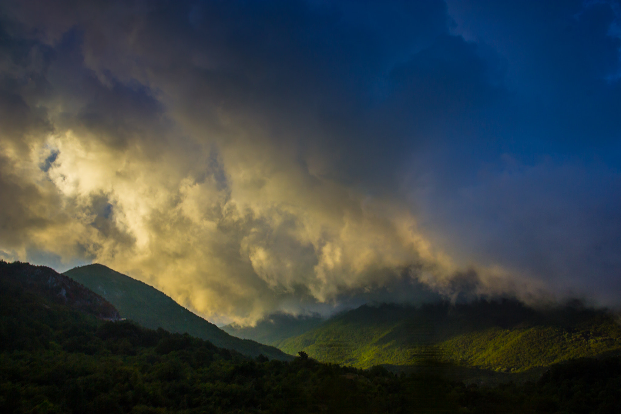 Sigma 17-70mm F2.8-4 DC Macro OS HSM sample photo. Amazing view of mountain valley at sunrise. photography