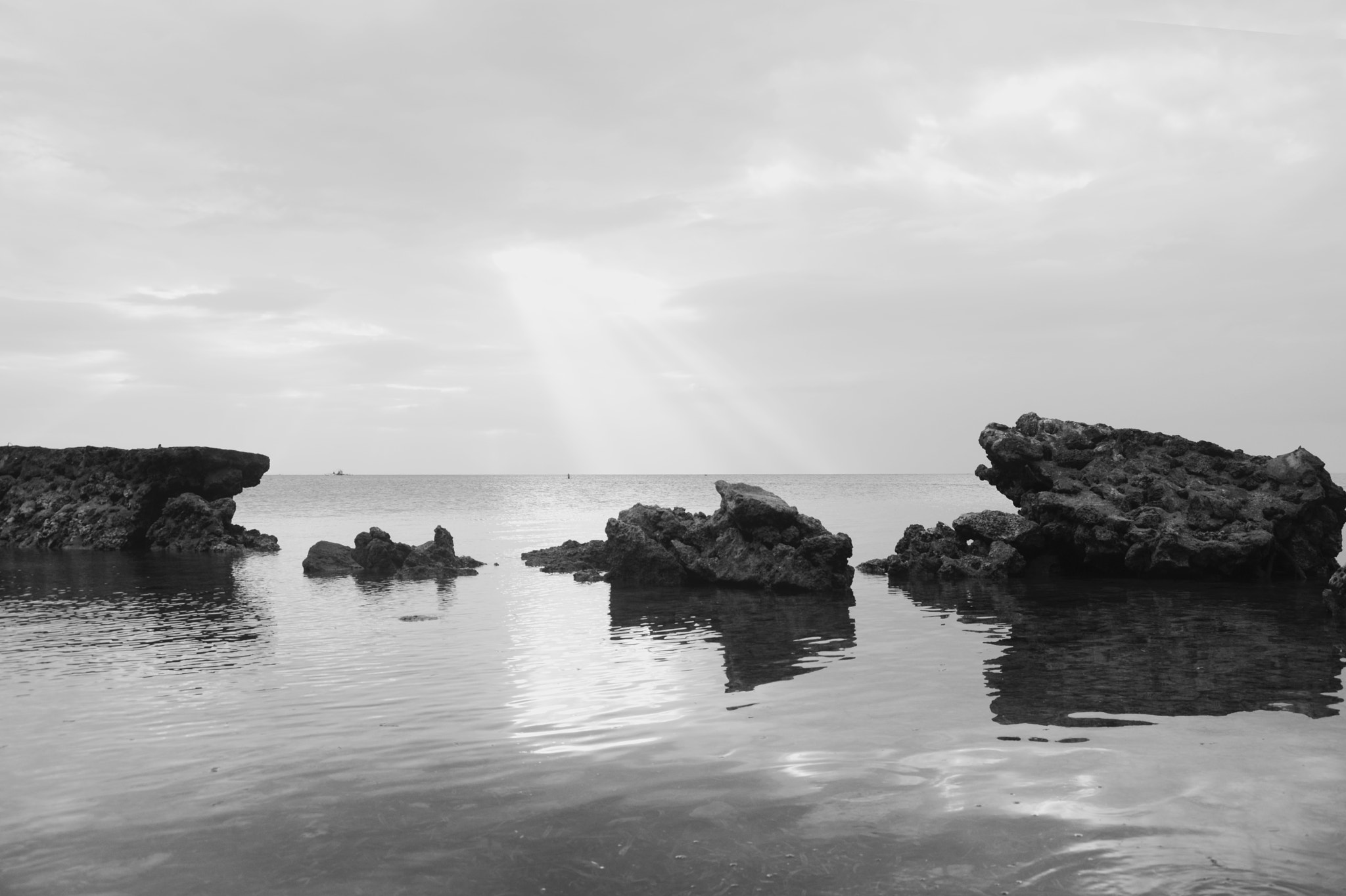 Nikon D5200 + Nikon AF Nikkor 20mm F2.8D sample photo. Liwanag photography