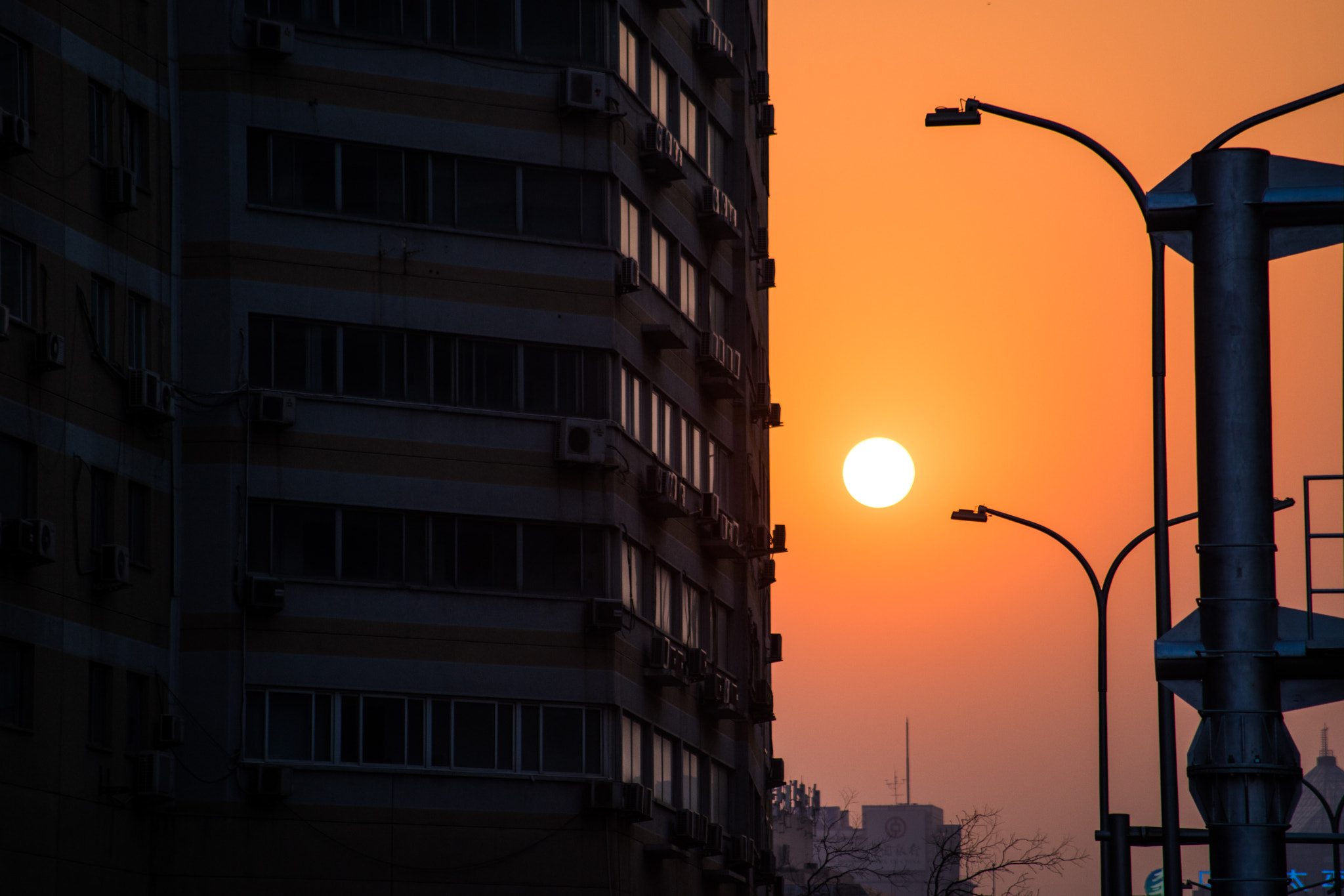 Minolta AF 80-200mm F4.5-5.6 sample photo. Sunset in city photography