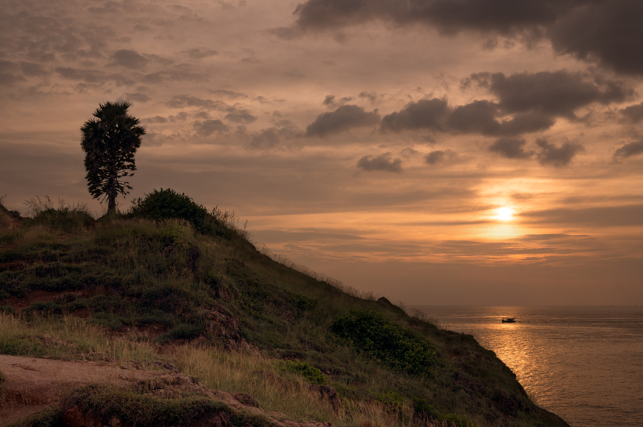 Sony Alpha NEX-5T + Sigma 30mm F2.8 EX DN sample photo. Sunset at cape phrom thep photography