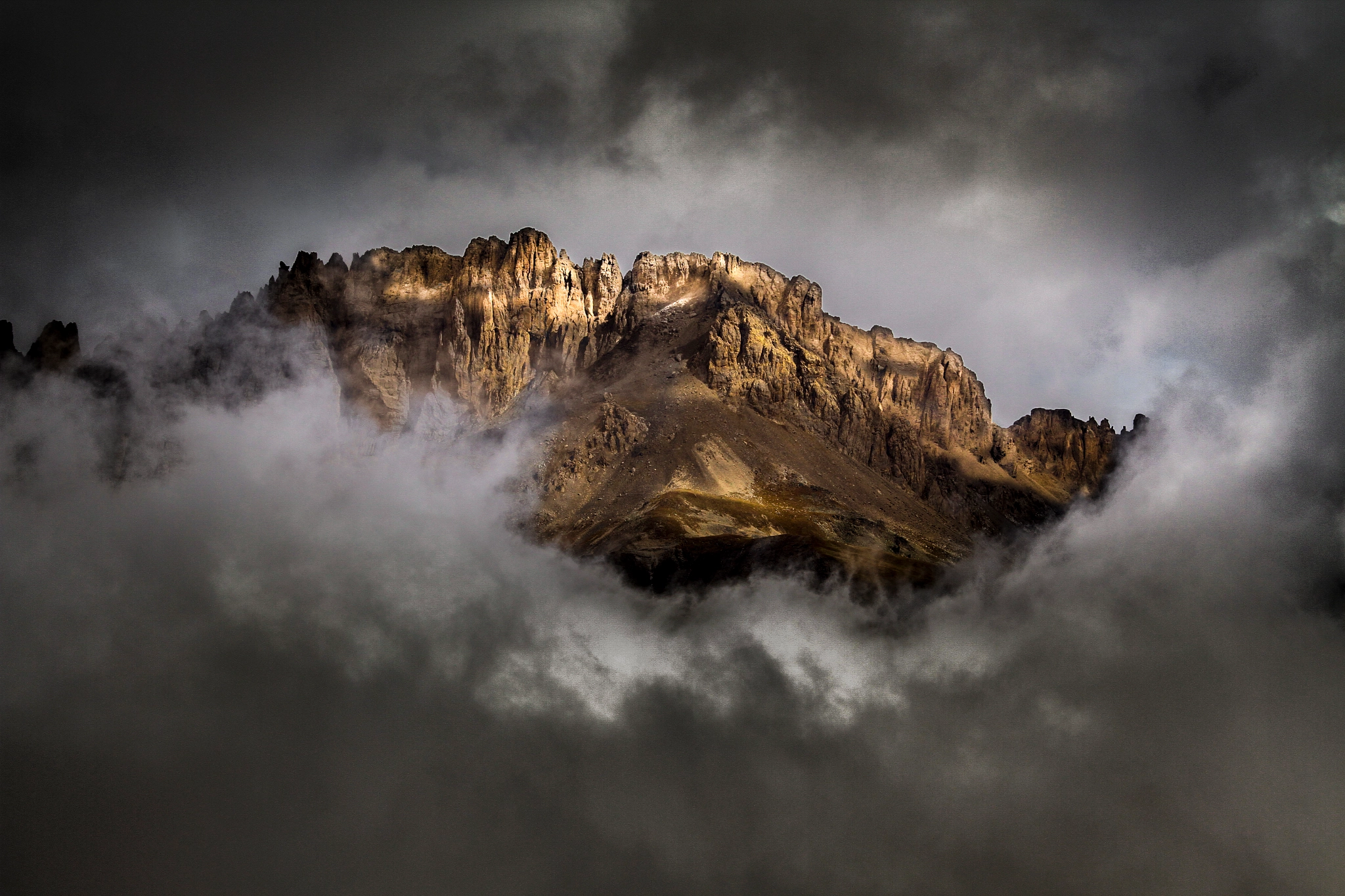 Sigma 70-300mm F4-5.6 APO DG Macro sample photo. L'œil de néphélées dieu des nuages - the eye of photography