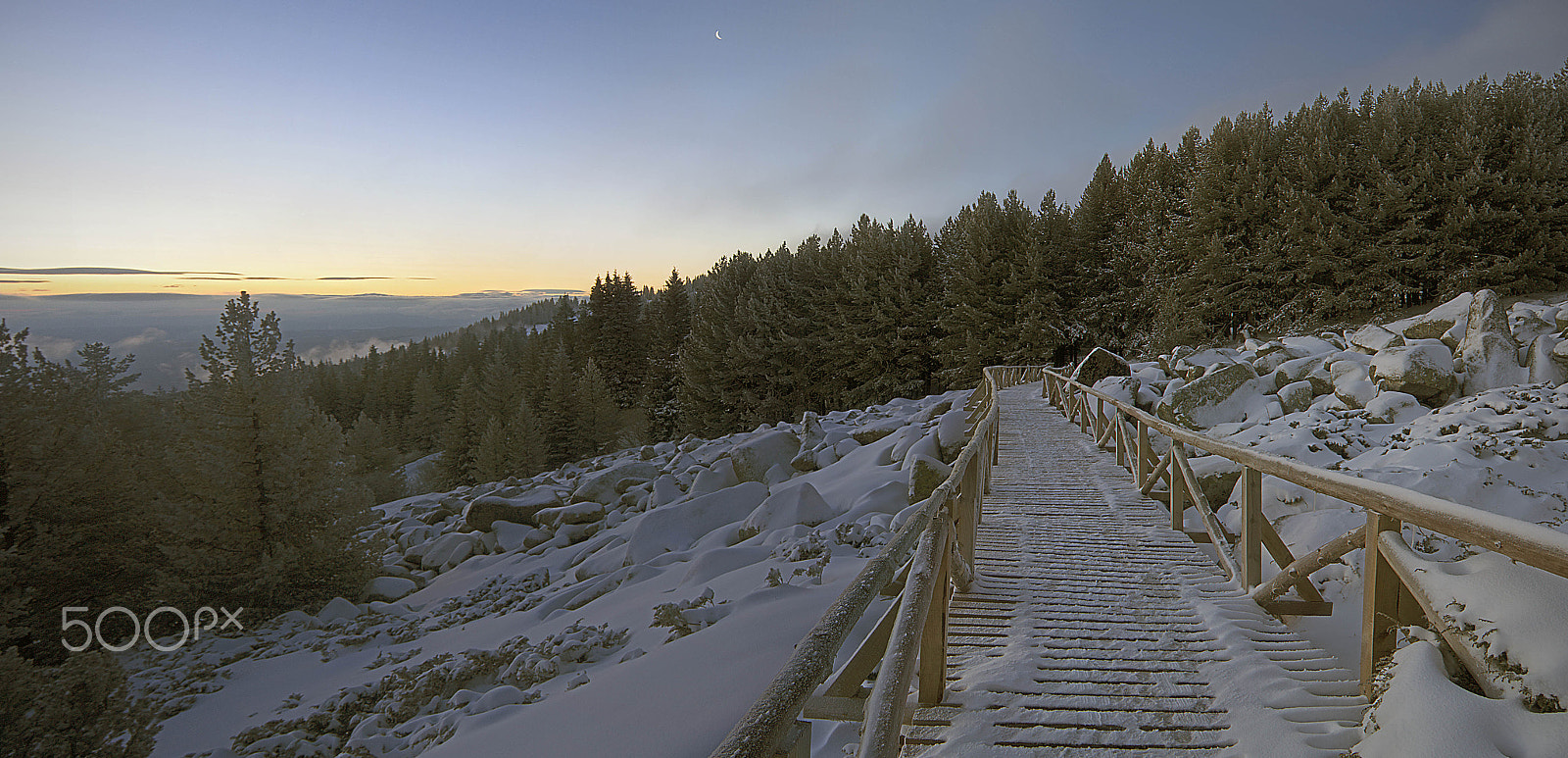 Canon EOS 600D (Rebel EOS T3i / EOS Kiss X5) + Sigma 18-50mm f/2.8 Macro sample photo. Before the dawn of vitosha mountain photography