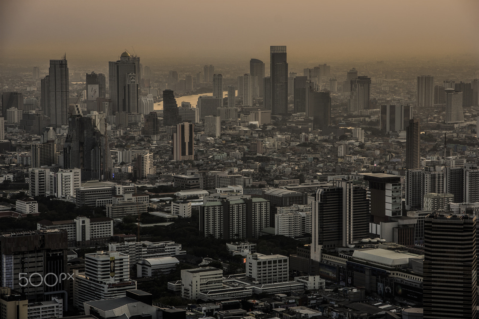 Sigma 17-70mm F2.8-4 DC Macro OS HSM | C sample photo. Foggy bangkok photography