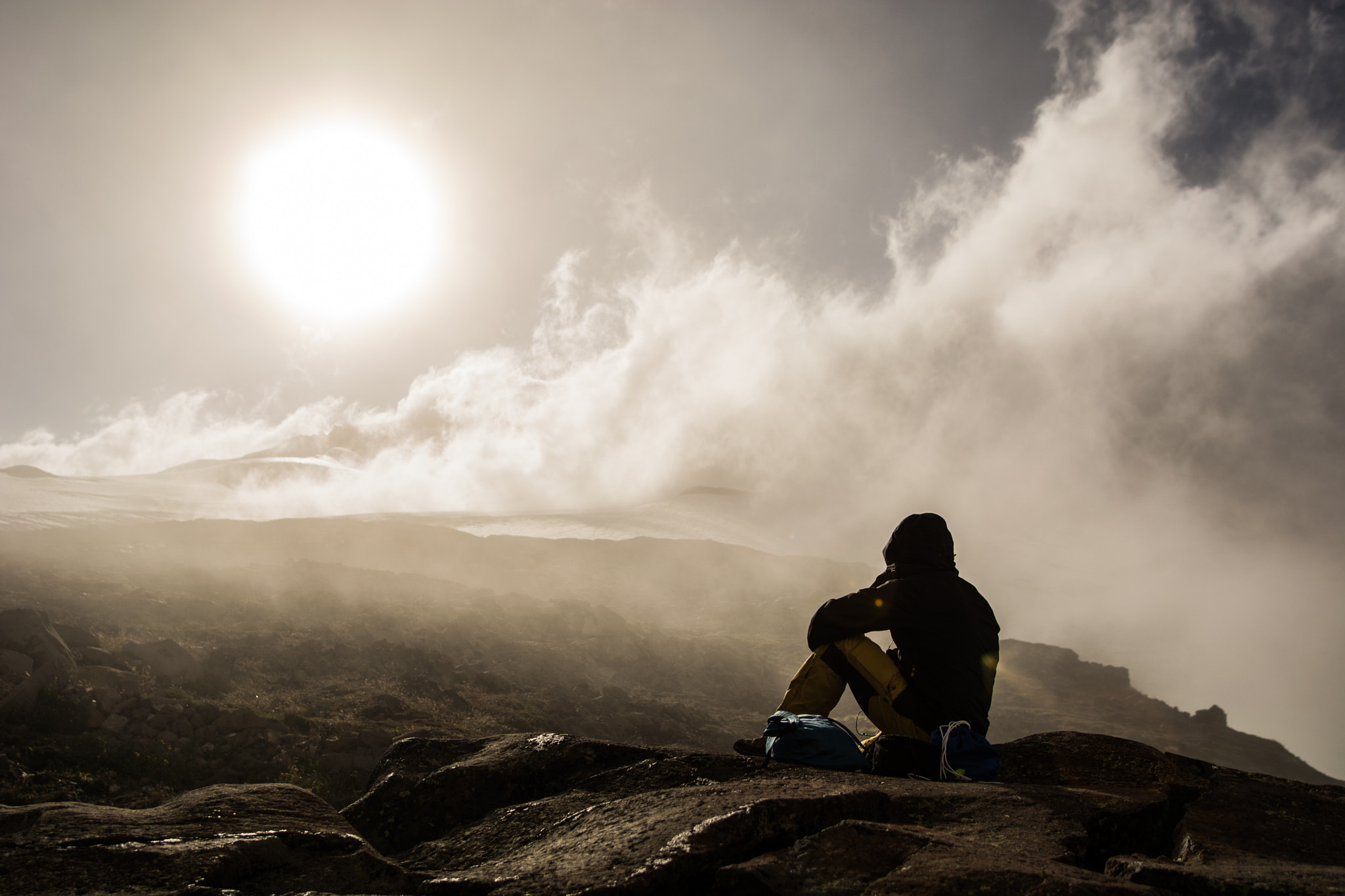 Nikon D7100 + Sigma 20mm F1.8 EX DG Aspherical RF sample photo. Between clouds and time photography