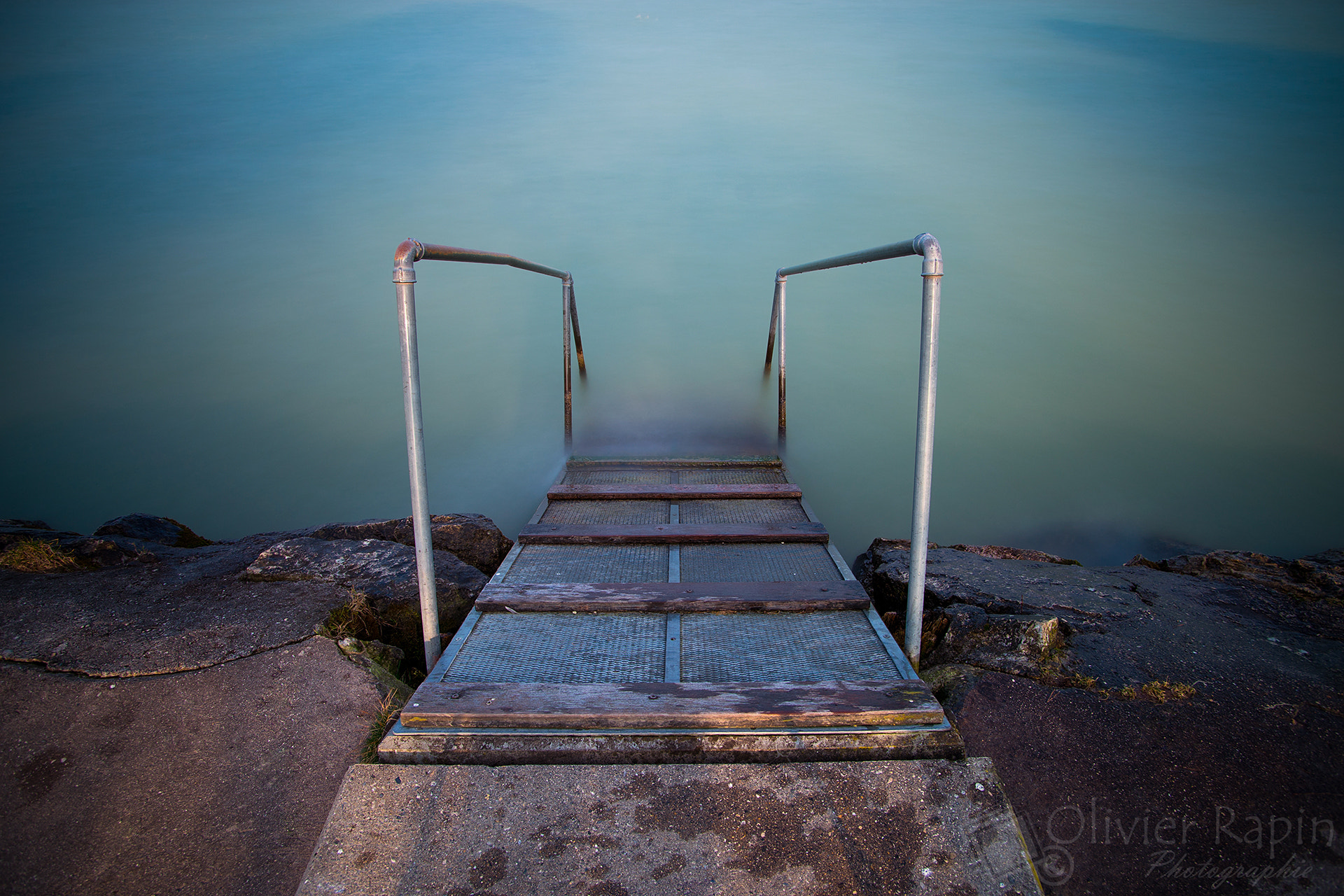 Sony a7 + Minolta AF 17-35mm F2.8-4 (D) sample photo. Passerelle pour l'inconnu photography