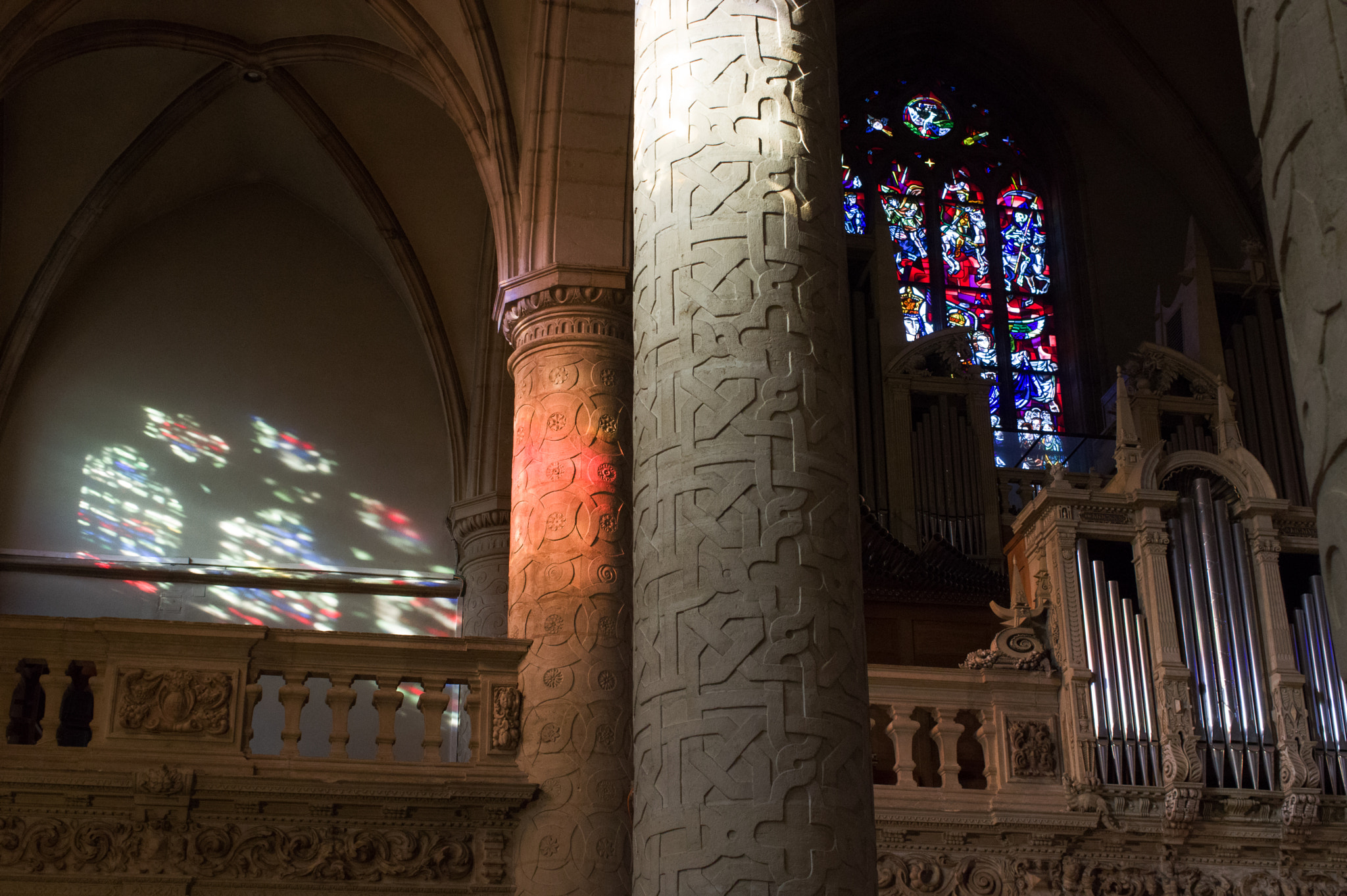 Pentax smc DA 35mm F2.8 Macro Limited sample photo. Stained-glass photography