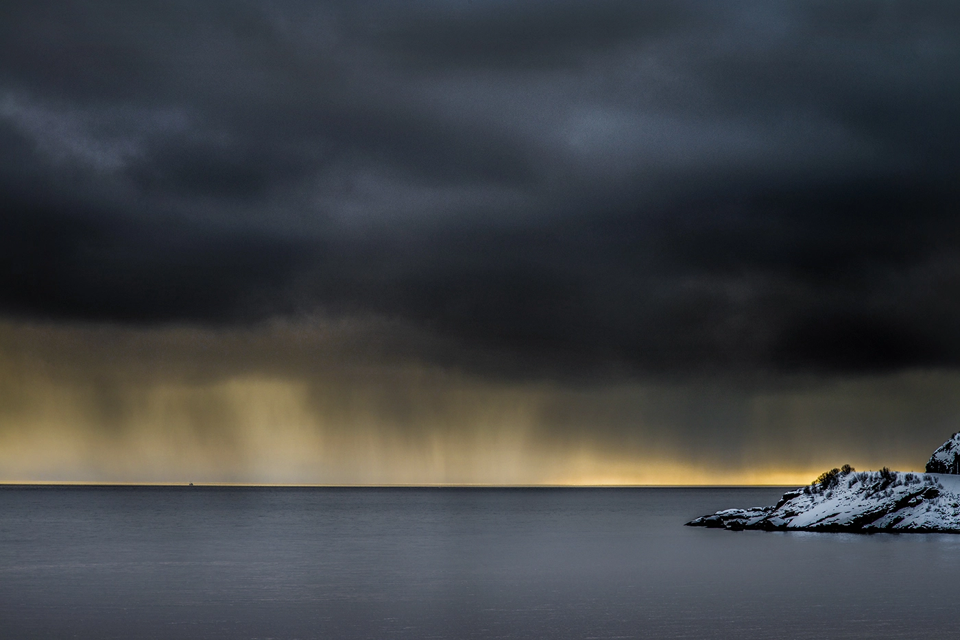 Nikon D800E + Nikon AF-S Nikkor 24-85mm F3.5-4.5G ED VR sample photo. Snow clouds approaching reine photography