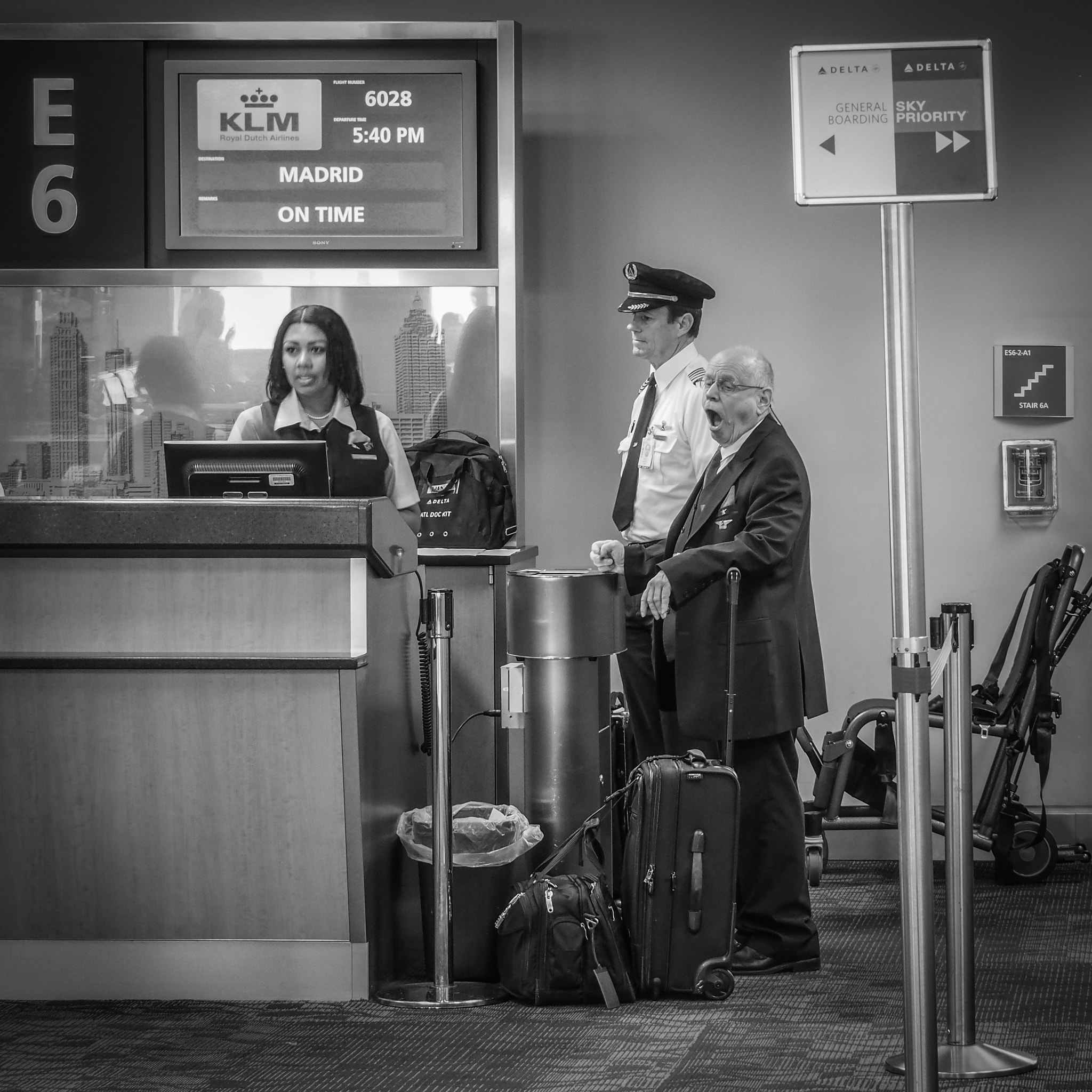 Olympus PEN-F sample photo. Flight assistant singing opera photography