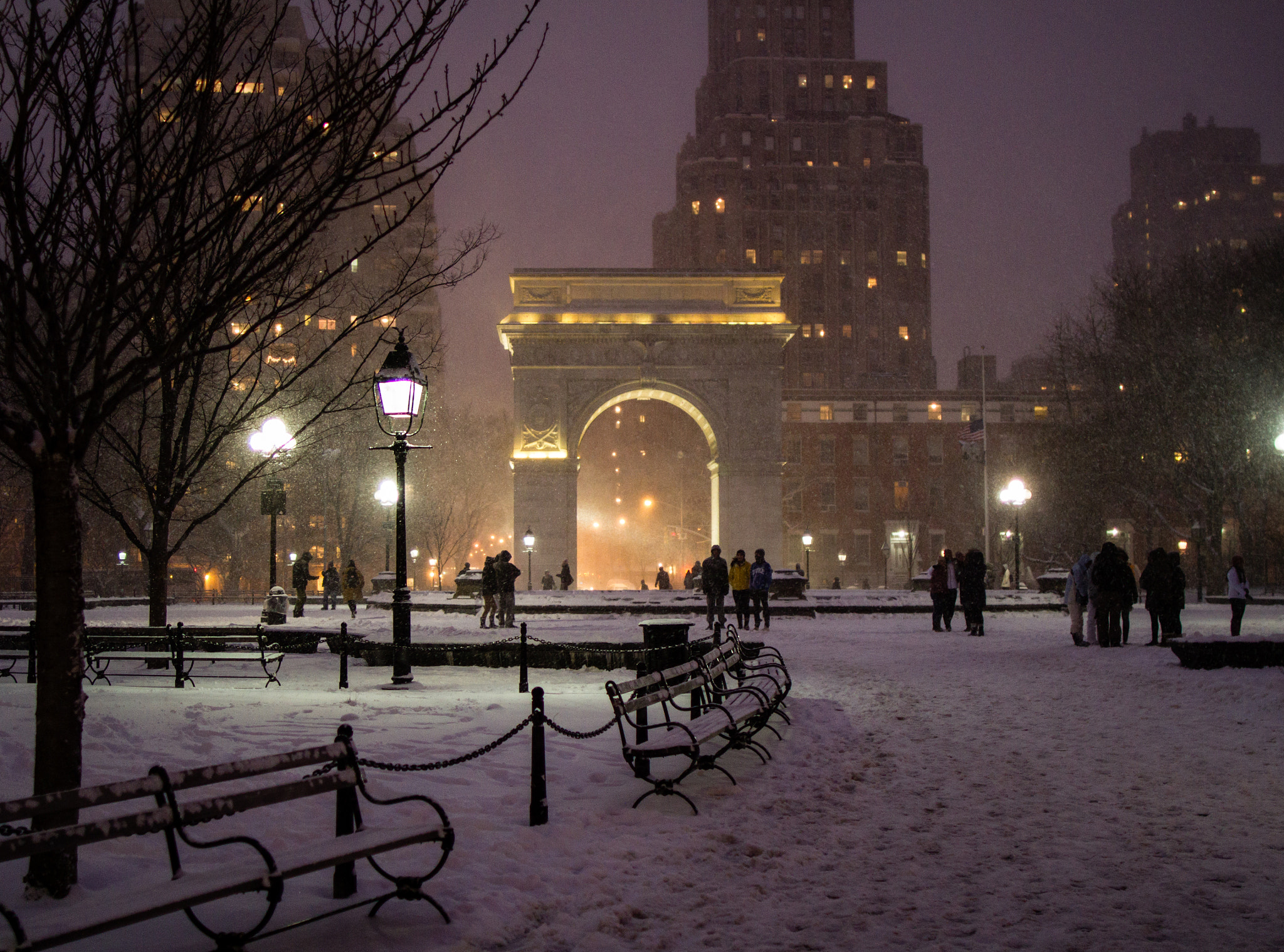 Canon EOS 7D + Canon EF 24mm F1.4L II USM sample photo. Snowy washington square park photography