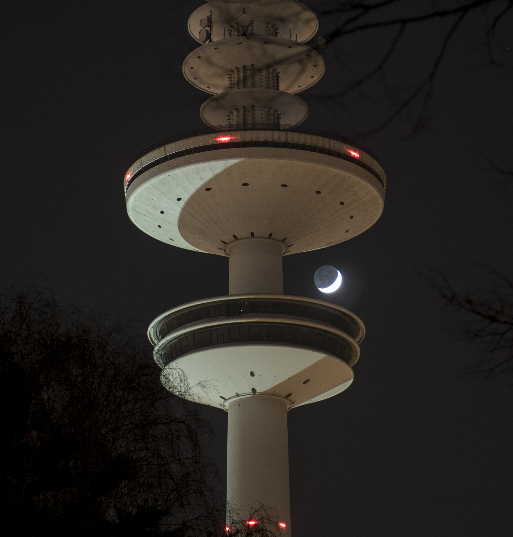 Panasonic Leica DG Nocticron 42.5mm F1.2 ASPH OIS sample photo. The moon in the fernsehturm photography