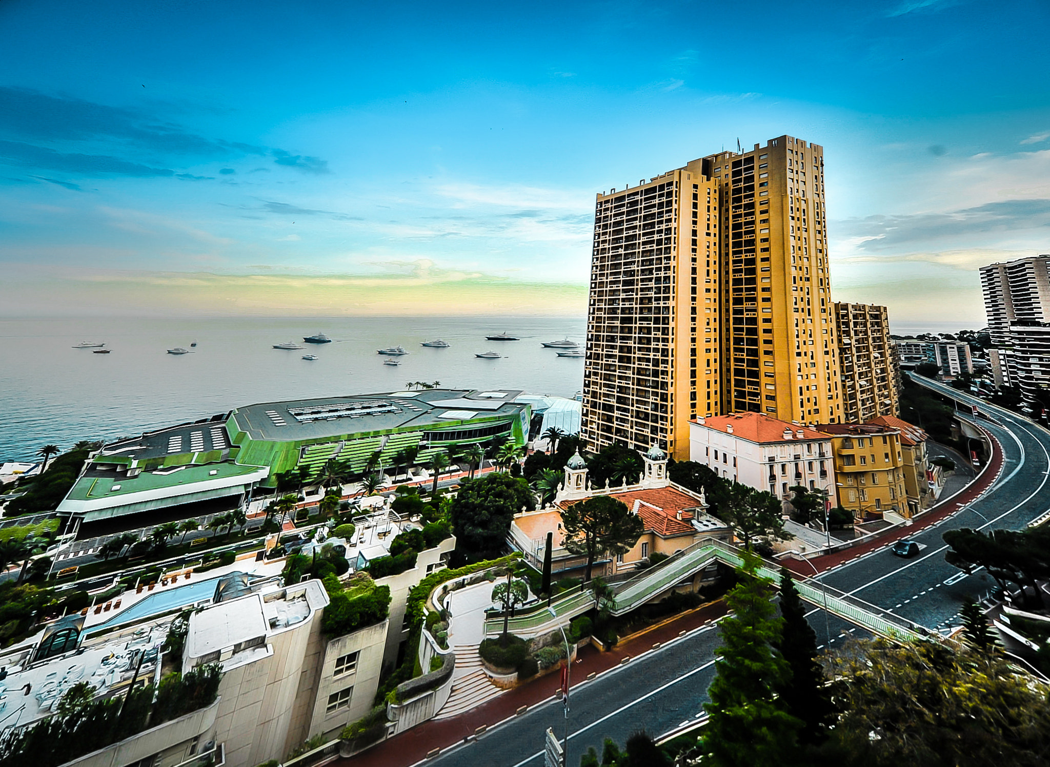 Sigma 12-24mm F4.5-5.6 EX DG Aspherical HSM sample photo. Monte carlo photography