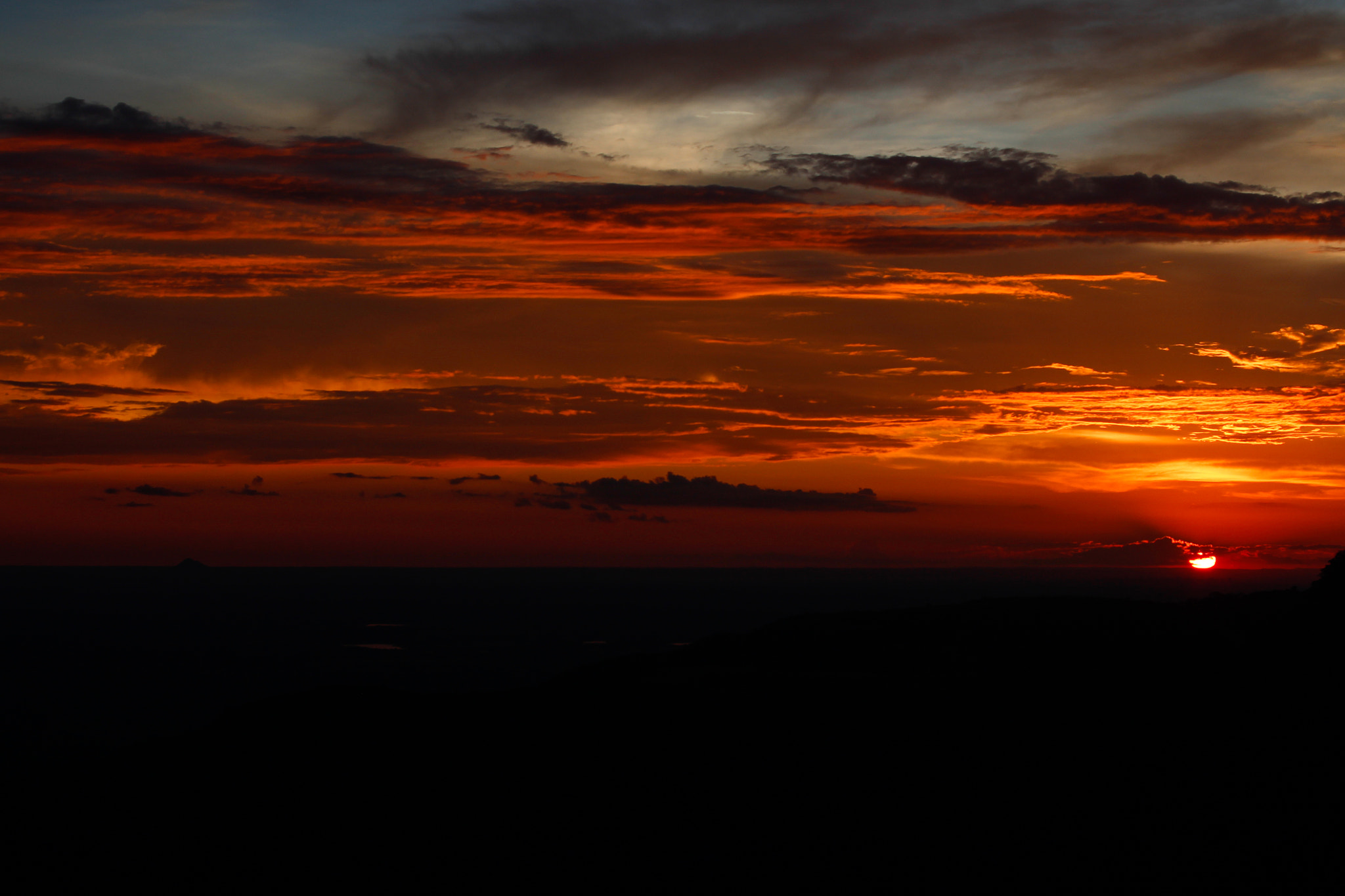 Canon EF 28-105mm f/3.5-4.5 USM sample photo. Painting in the sky photography