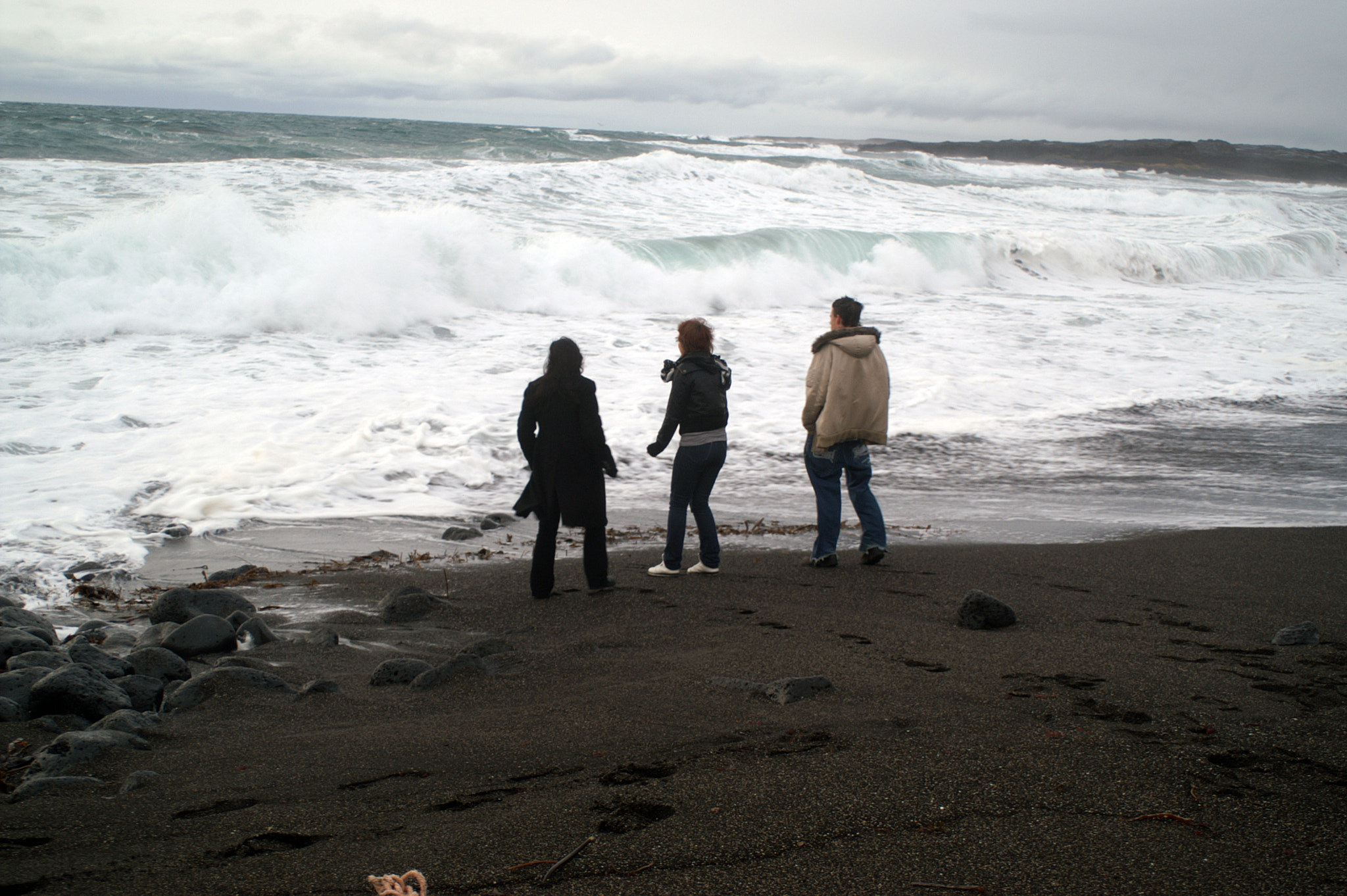 KONICA MINOLTA MAXXUM 5D sample photo. Watching the waves photography