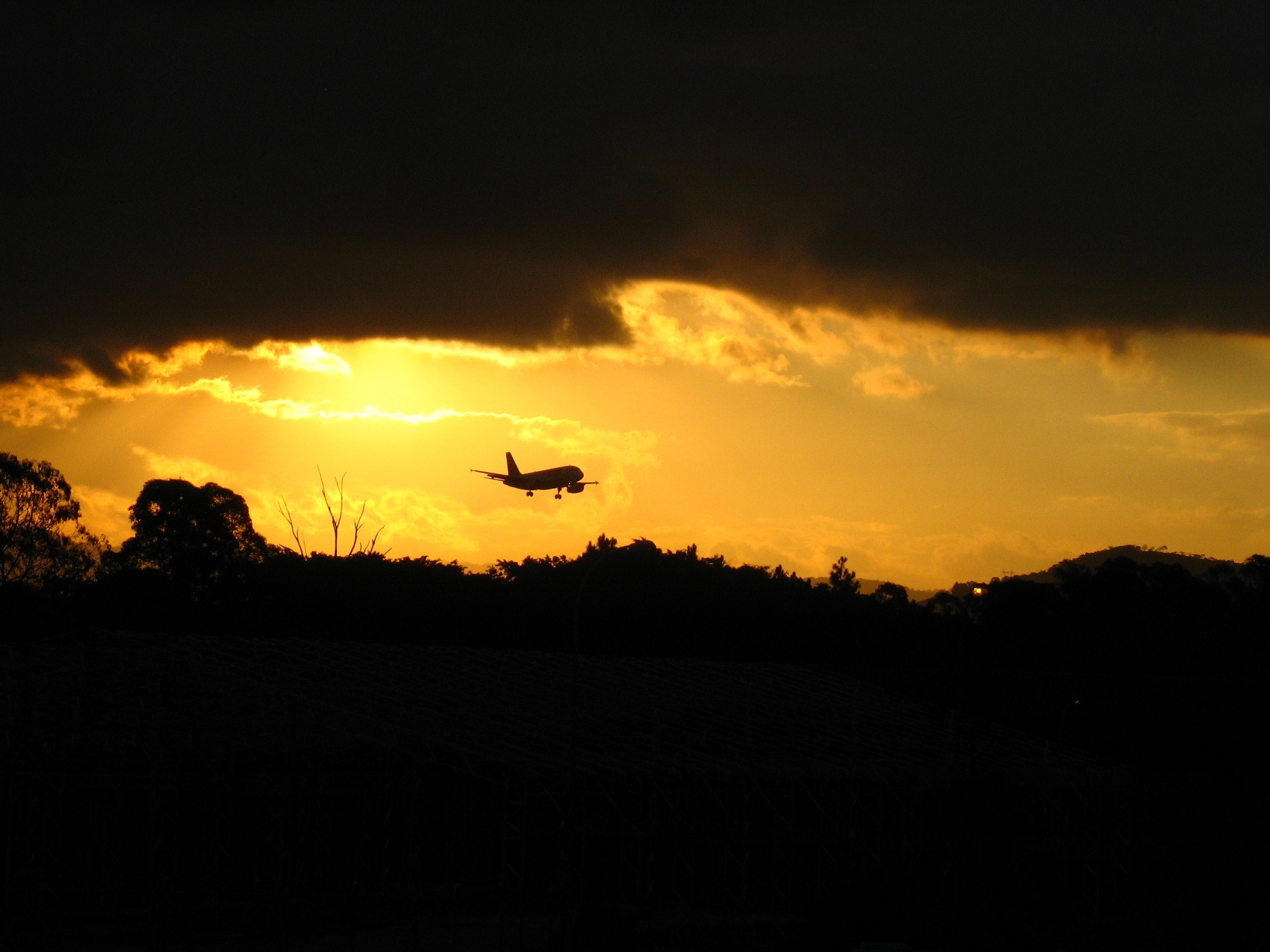 Canon POWERSHOT A610 sample photo. Sunset at guarulhos airport photography