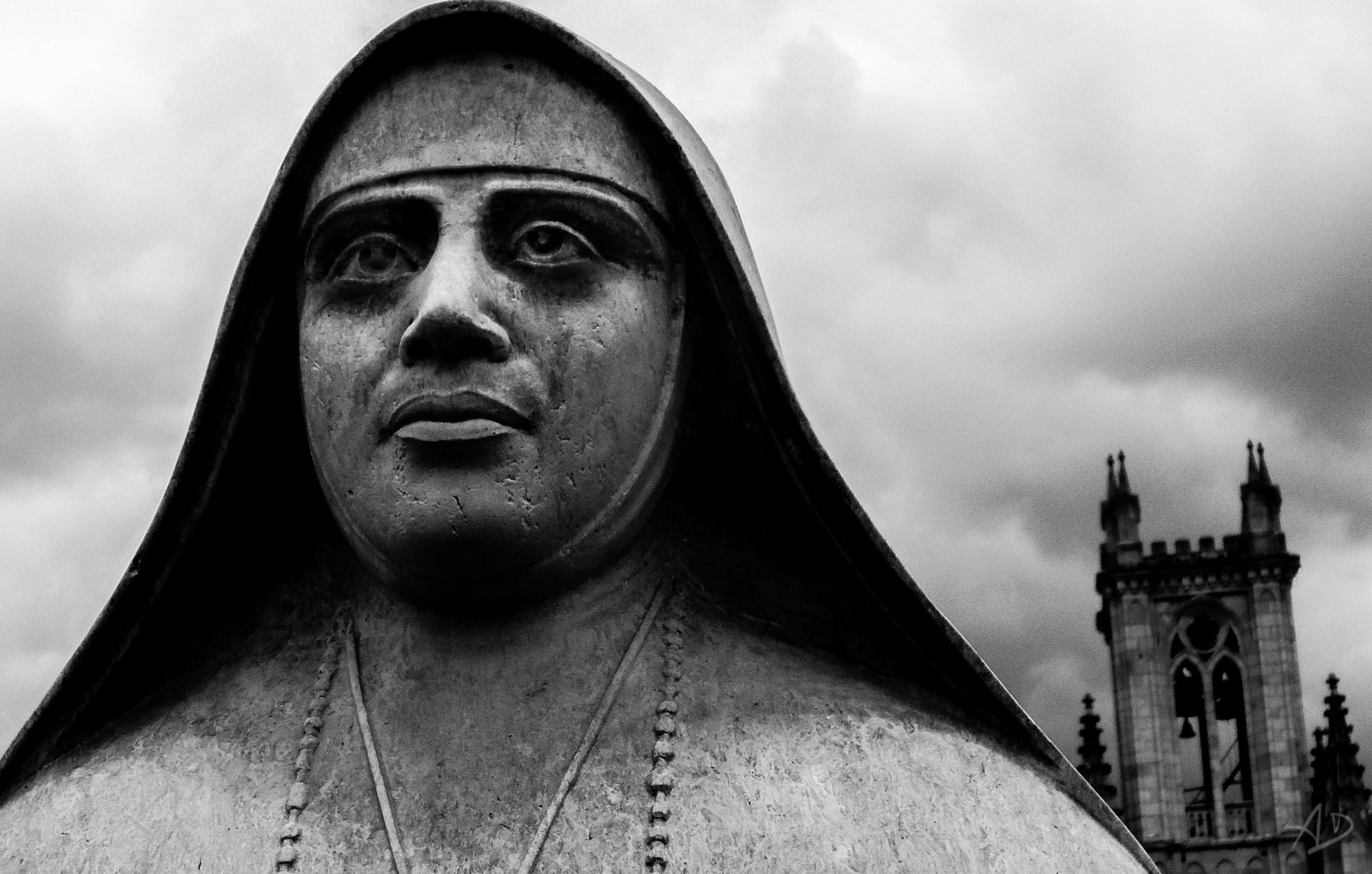 Samsung ES28 / VLUU ES28 sample photo. The creepy nun photography