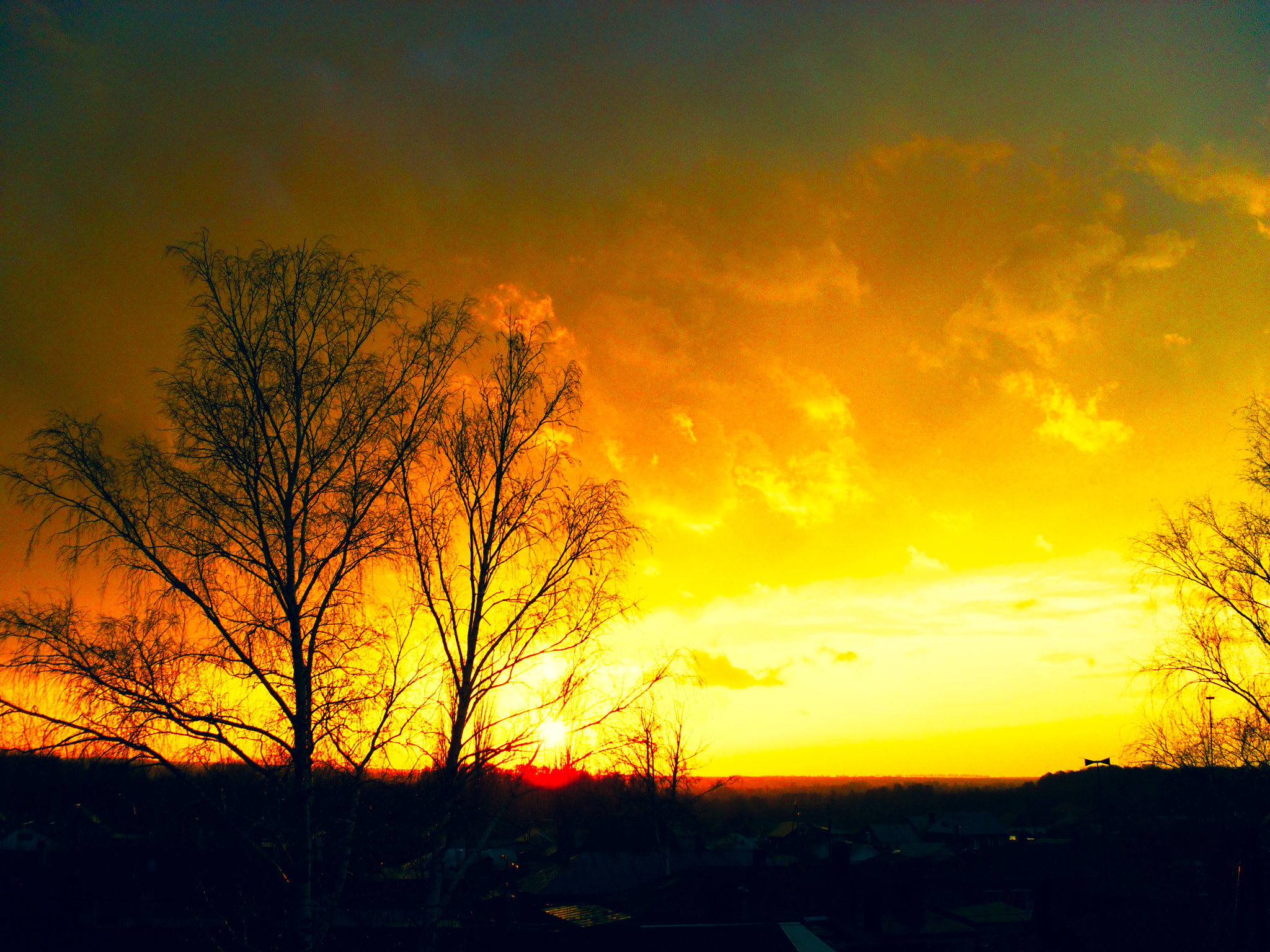 Samsung ES60 / VLUU ES60 /  SL105 /  ES63 sample photo. Outside the window. golden sunset. photography