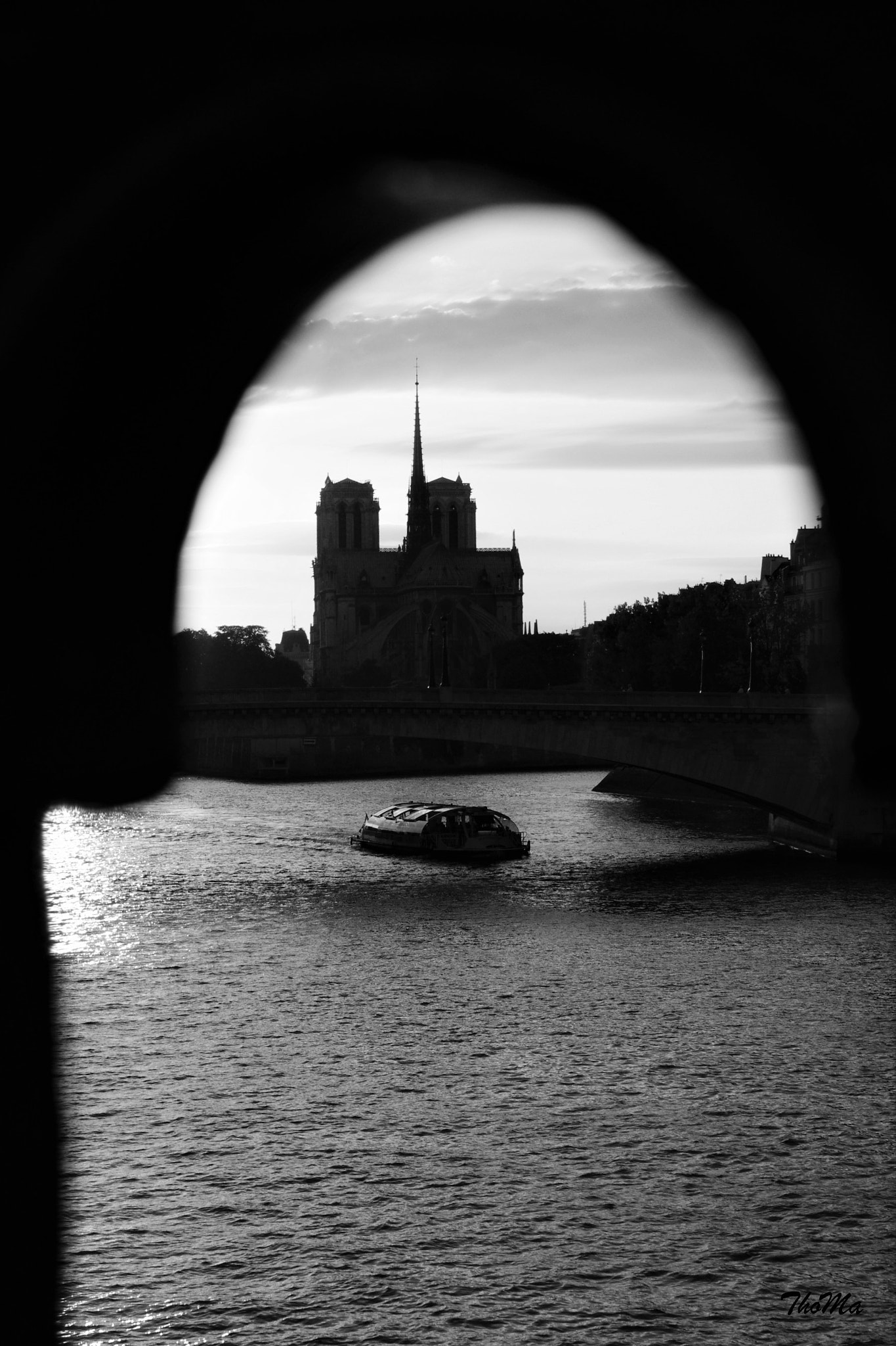 Pentax K-r sample photo. Notre dame de paris photography