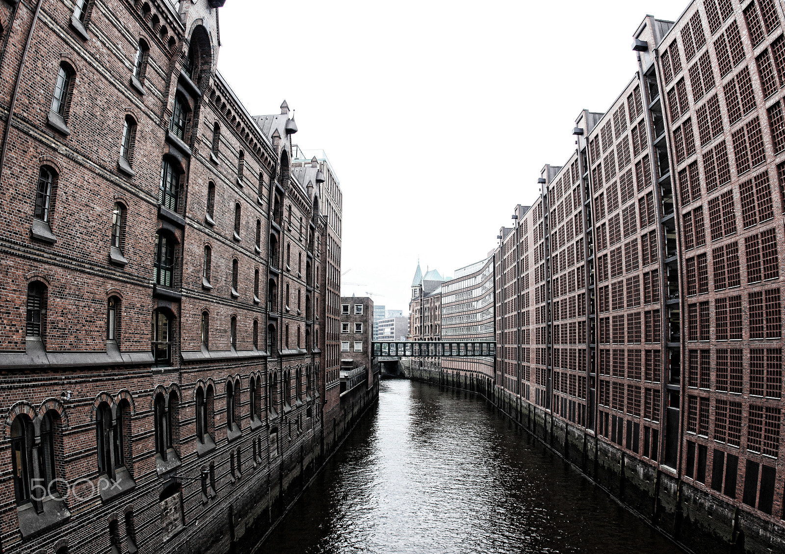 Canon EOS 500D (EOS Rebel T1i / EOS Kiss X3) + Canon EF 15mm F2.8 Fisheye sample photo. Hamburg speicherstadt photography