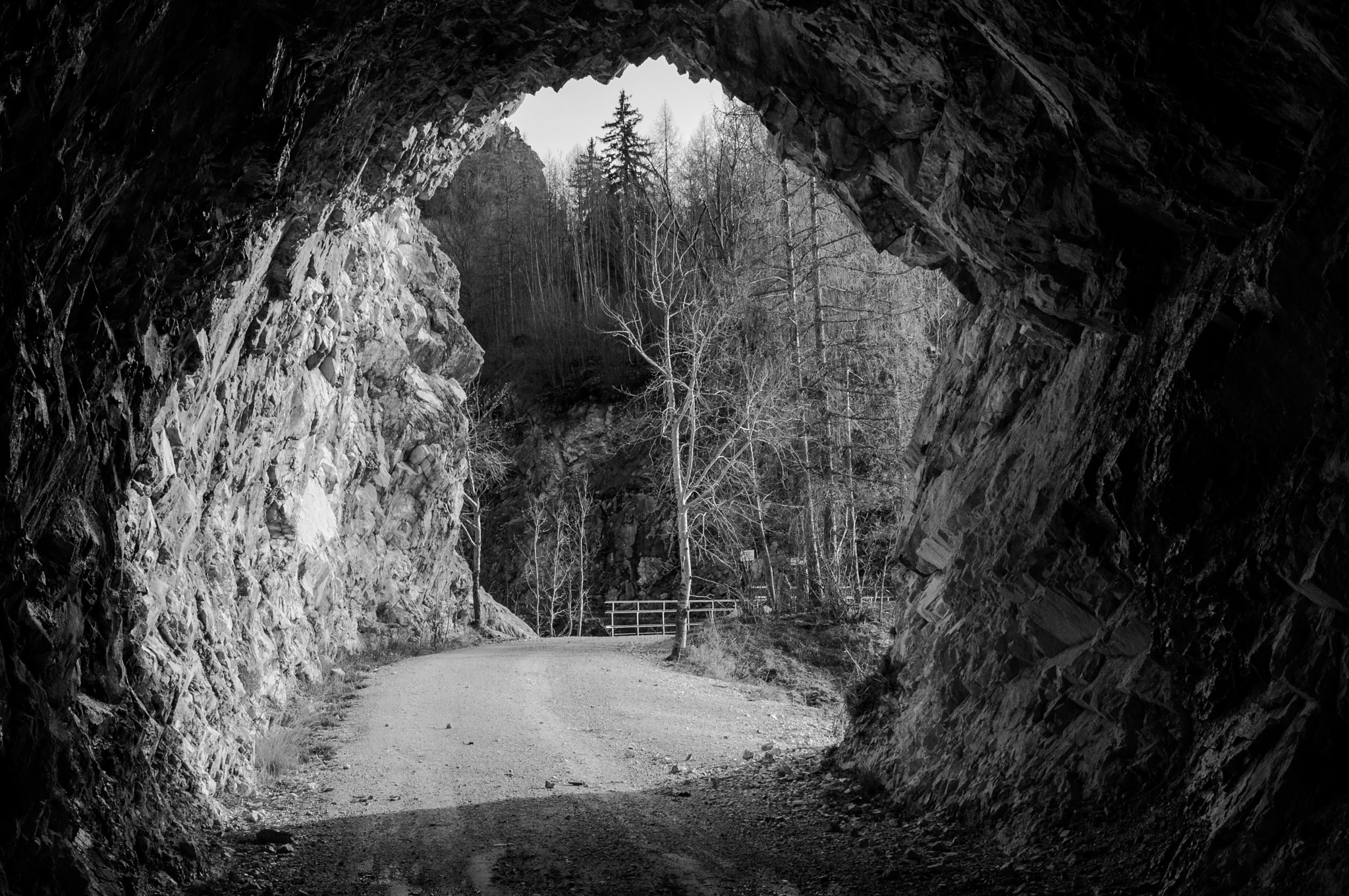 Sigma 17-70mm F2.8-4 DC Macro OS HSM | C sample photo. Blick aus dem tunnel photography