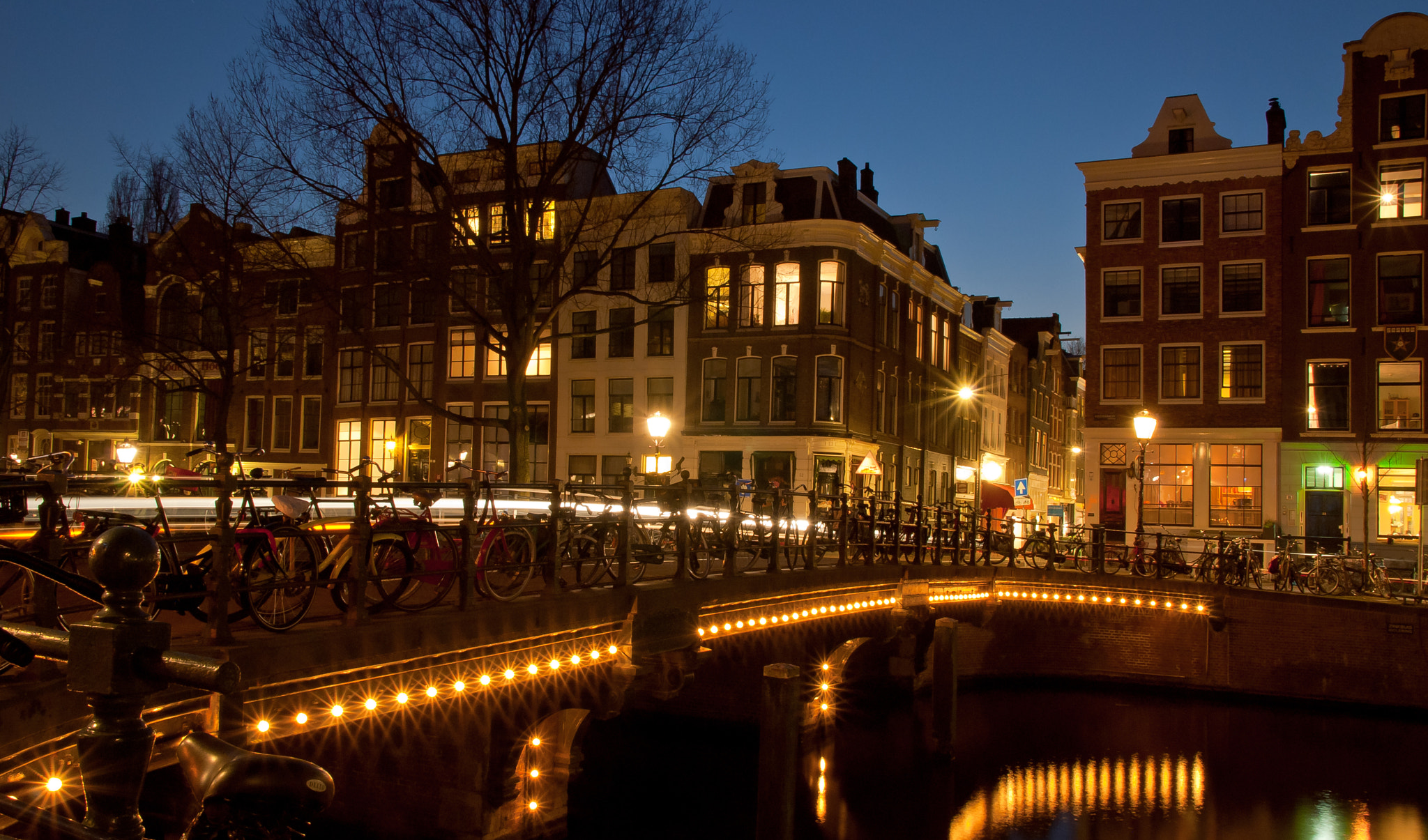 Sigma 17-50mm F2.8 EX DC OS HSM sample photo. Corner of keizersgracht and prinsenstraat photography