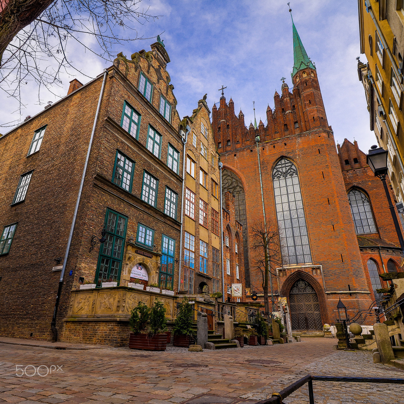 Canon EF-S 10-18mm F4.5–5.6 IS STM sample photo. St mary street, gdańsk photography
