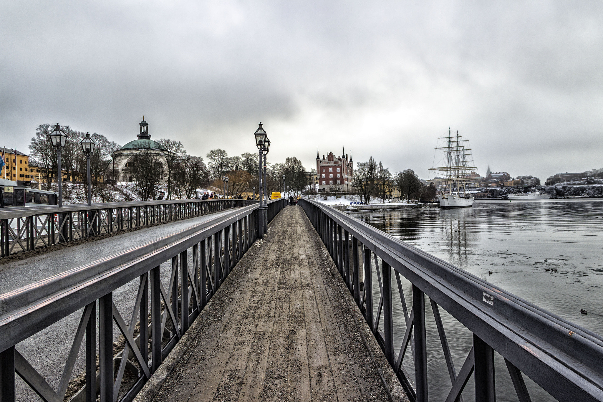 Canon EOS 600D (Rebel EOS T3i / EOS Kiss X5) sample photo. Stockholm, (bridge, winter and ship) photography