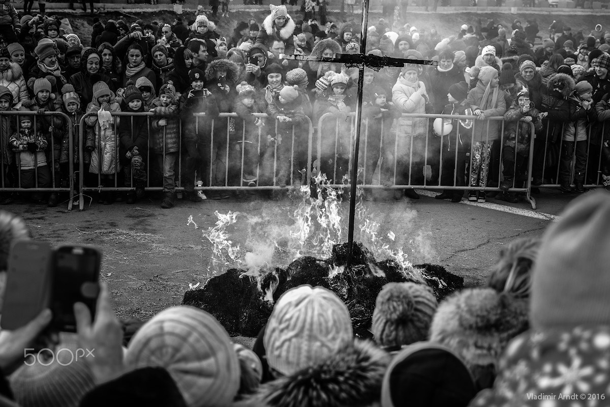 Sigma 17-70mm F2.8-4 DC Macro OS HSM | C sample photo. Maslenitsa in fire photography