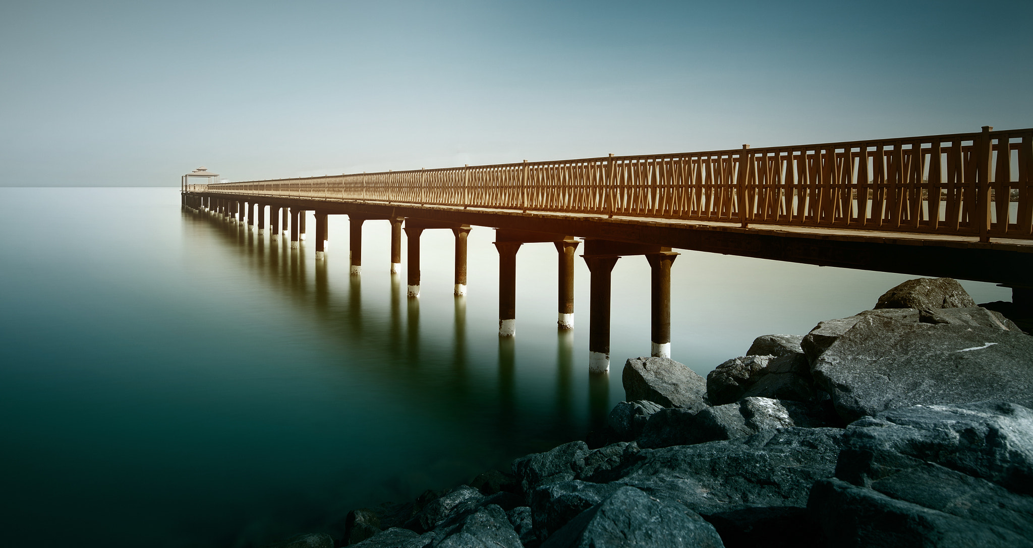 Sigma 24mm F1.4 DG HSM Art sample photo. أسكلة الأبراج photography