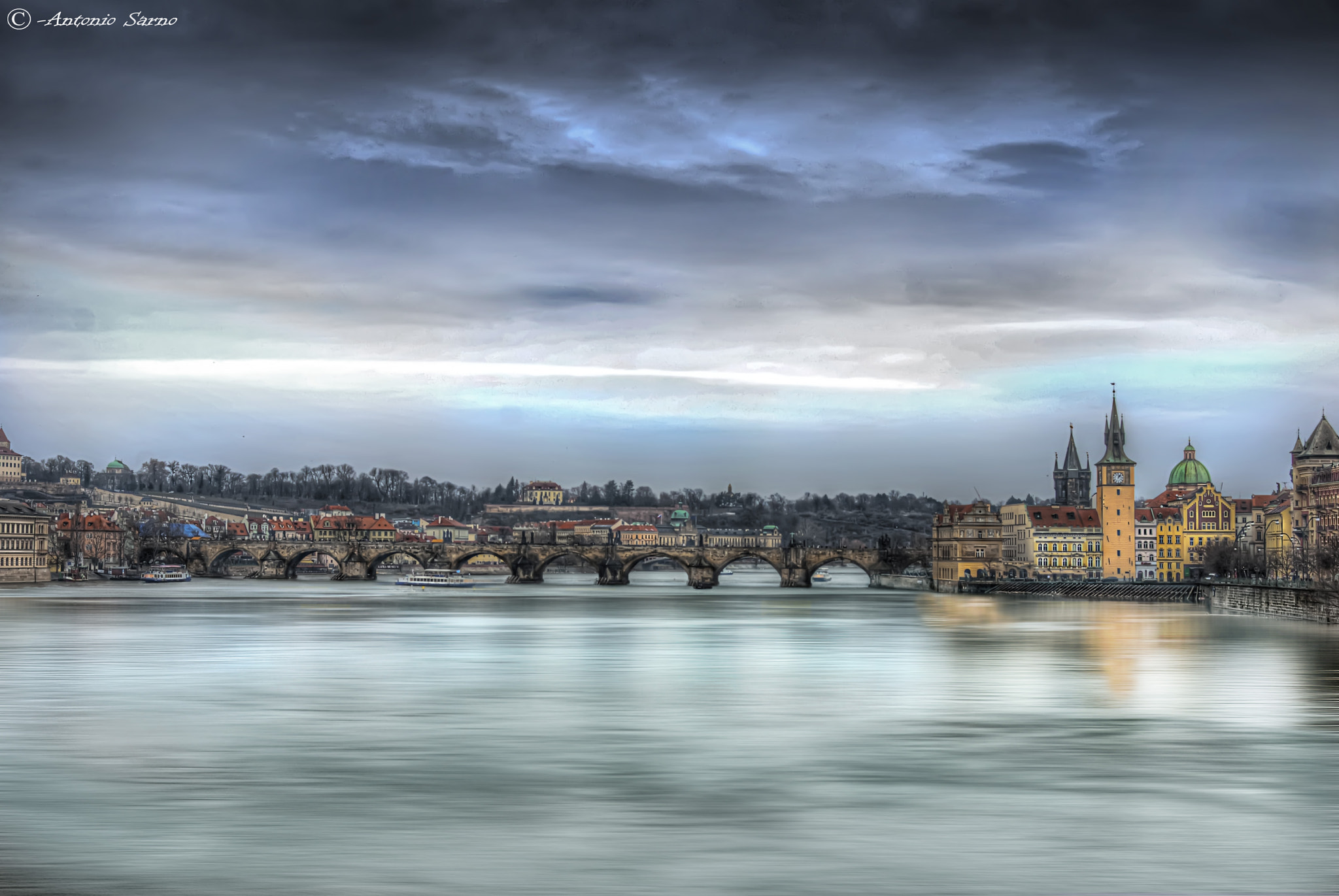 AF Zoom-Nikkor 28-80mm f/3.5-5.6D sample photo. Praga fiume f photography