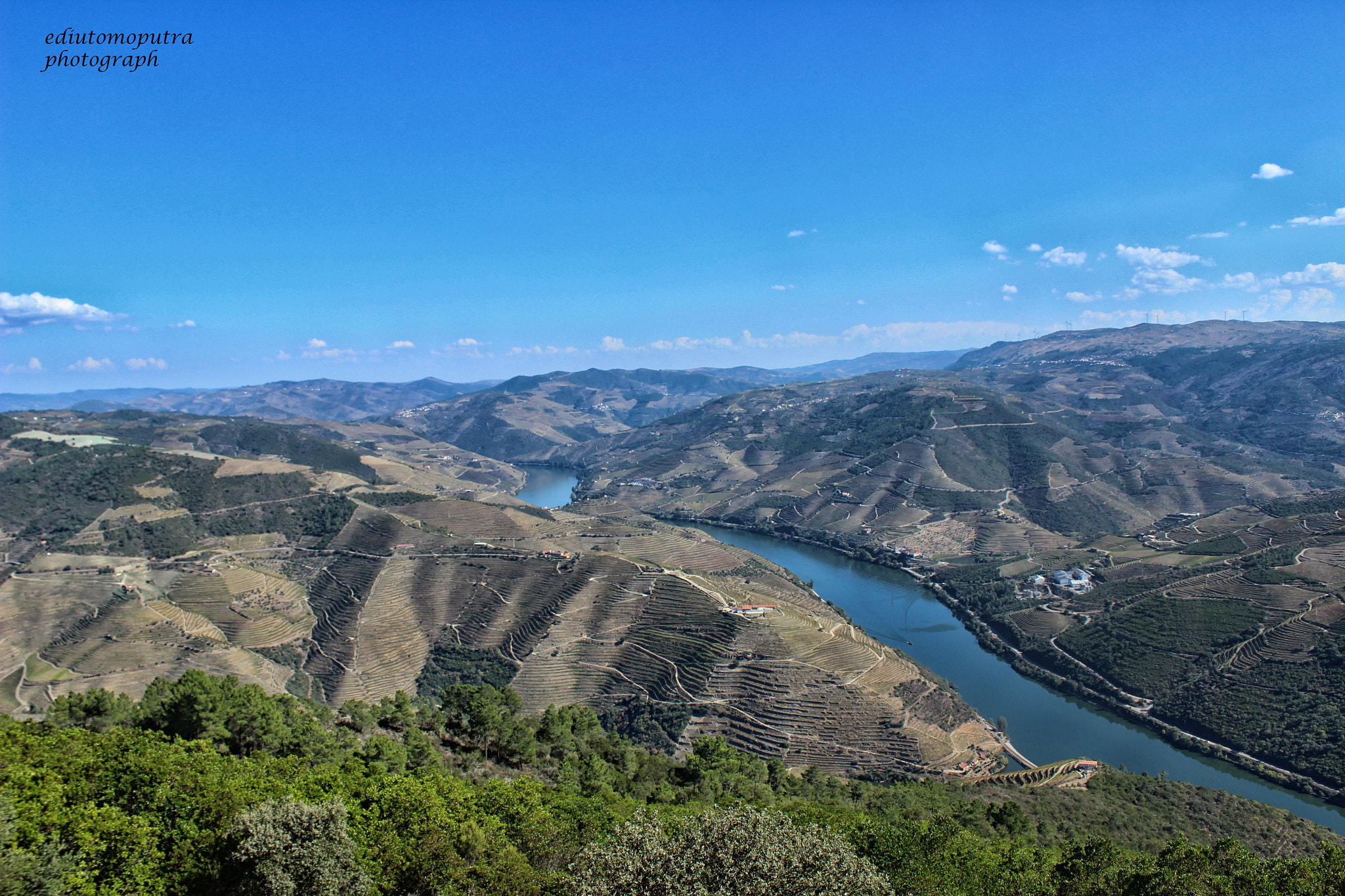 Canon EOS 600D (Rebel EOS T3i / EOS Kiss X5) + Canon EF-S 18-55mm F3.5-5.6 IS sample photo. Douro valley photography