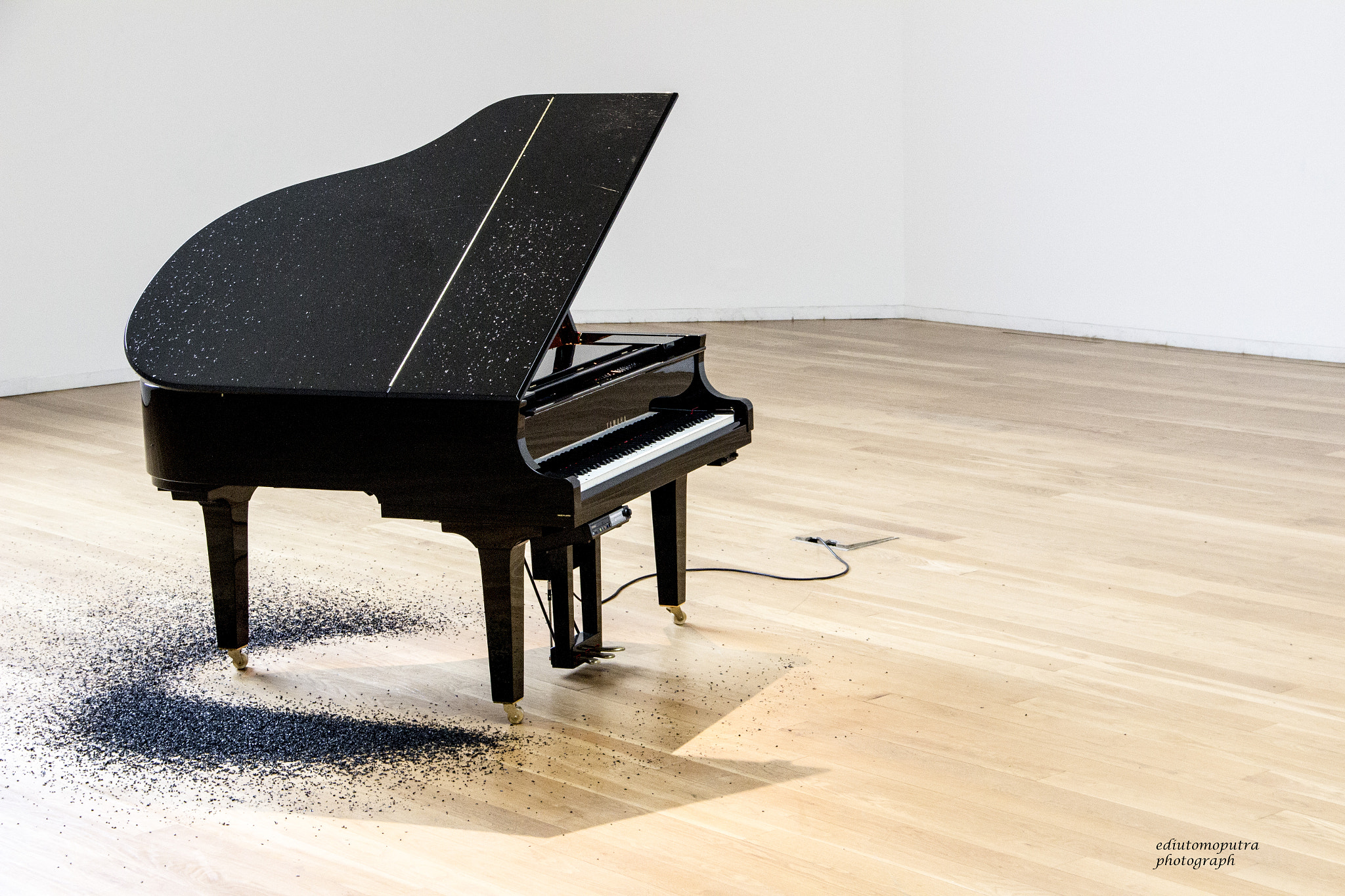 Canon EOS 600D (Rebel EOS T3i / EOS Kiss X5) sample photo. Piano on serralves museu photography